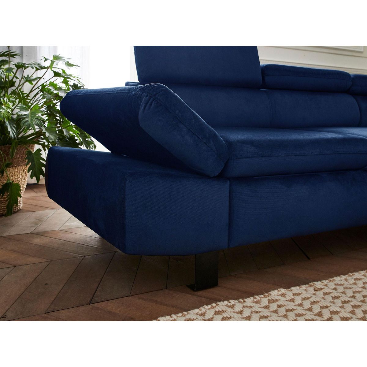 LISA DESIGN Nairobi - canapé d'angle convertible - en velours - 5 places - avec têtières - droit