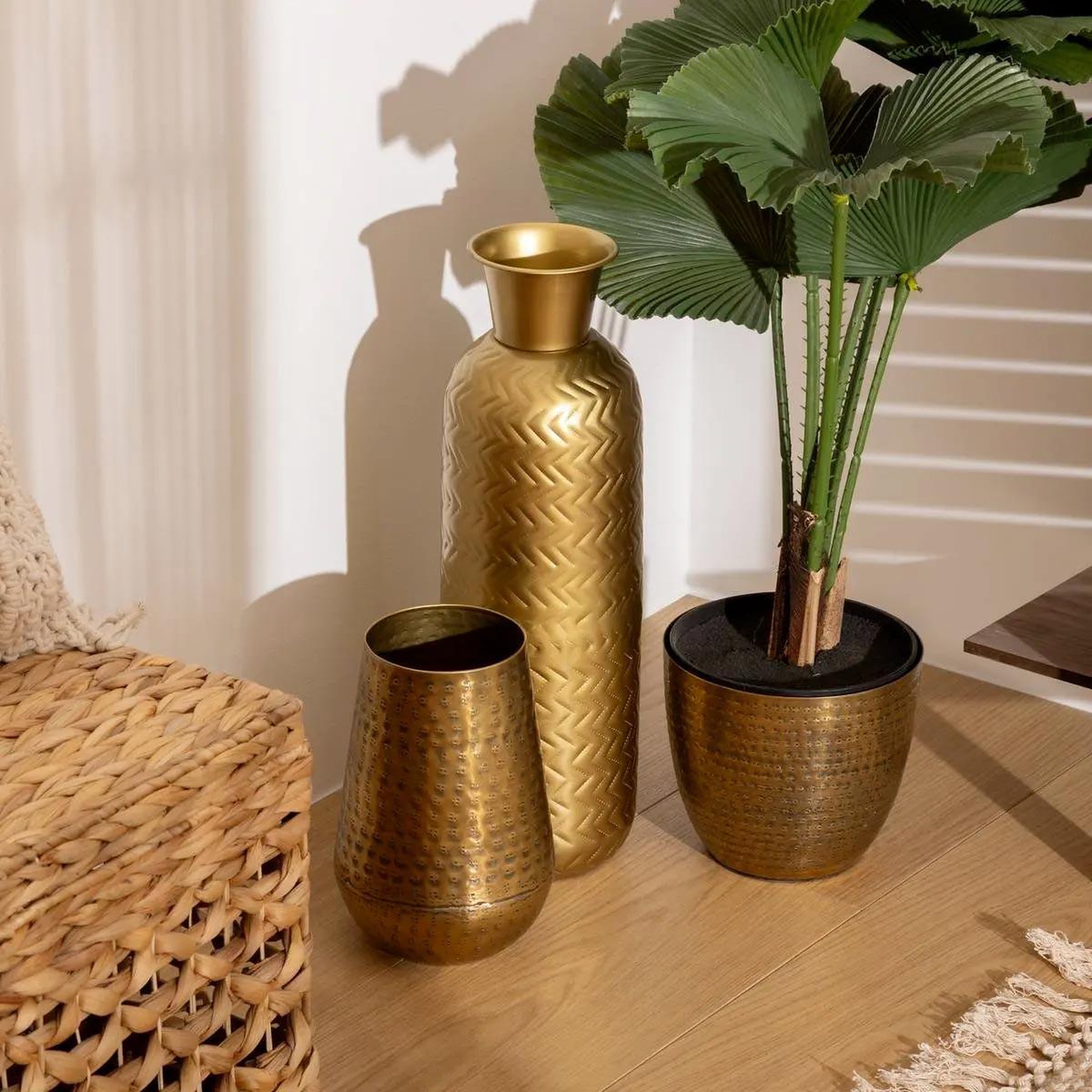 Voir la diapositive 3 : ATMOSPHERA Vase design en métal  midnight garden  45cm or