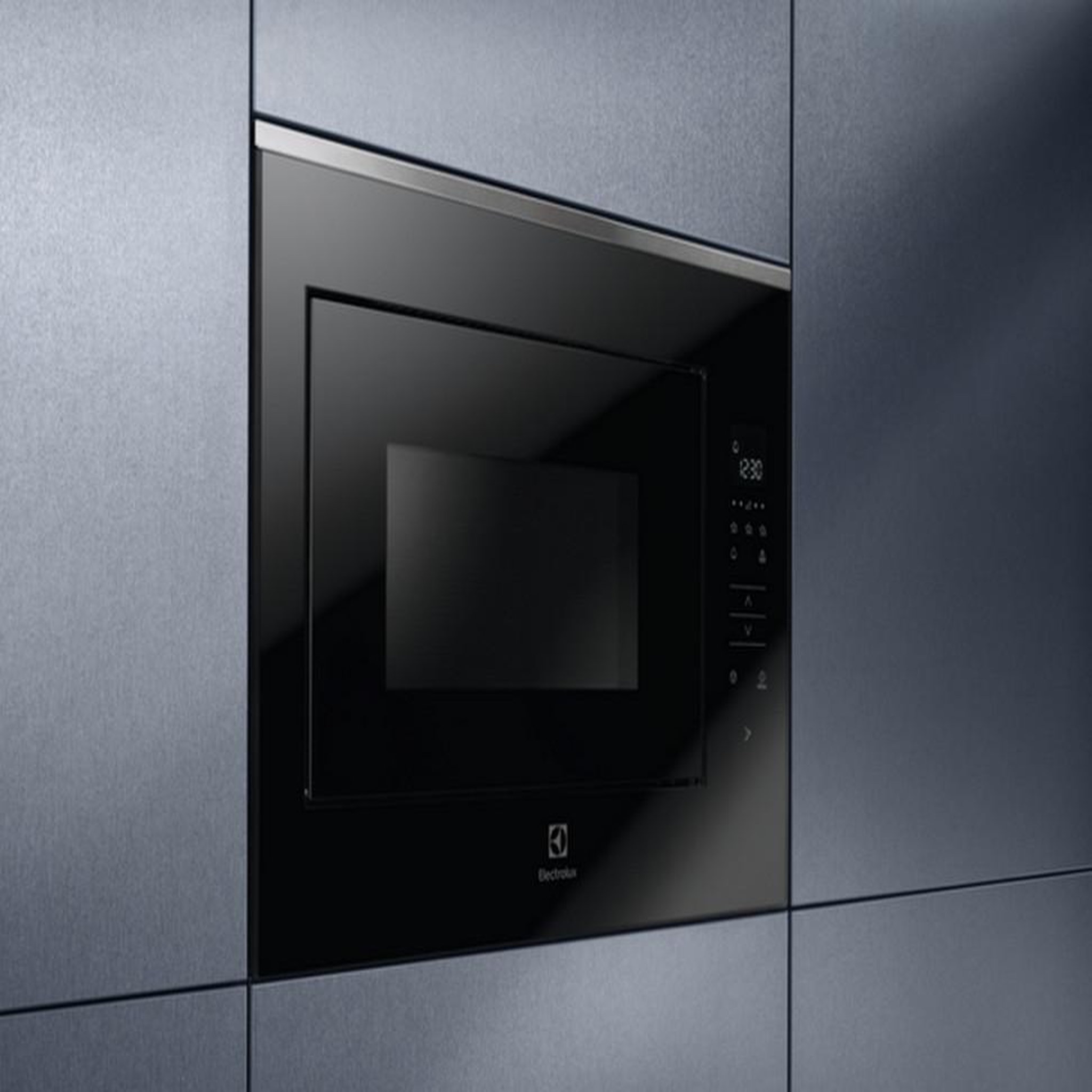 Voir la diapositive 4 : ELECTROLUX Micro-ondes encastrable 26l 900w noir/inox - KMFE264TEX
