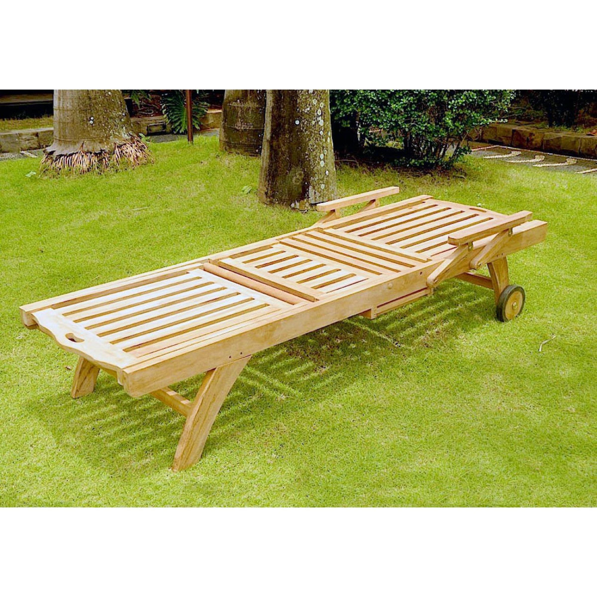 CONCEPT USINE Bain de soleil avec roulette et tablette en teck massif EGADI