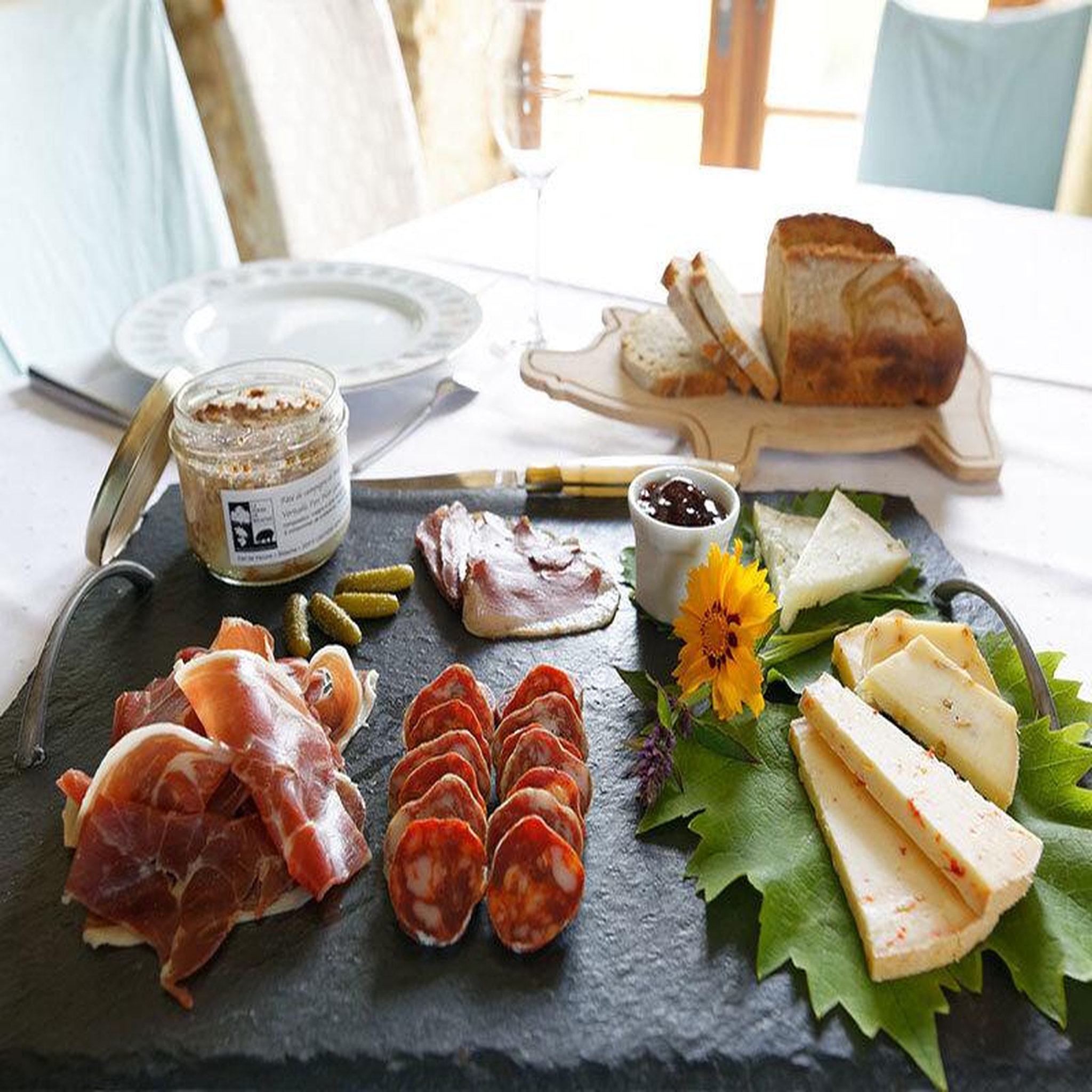 Voir la diapositive 4 : Smartbox 3 jours en maison d'hôtes avec dîner près d'Agen - Coffret Cadeau Séjour