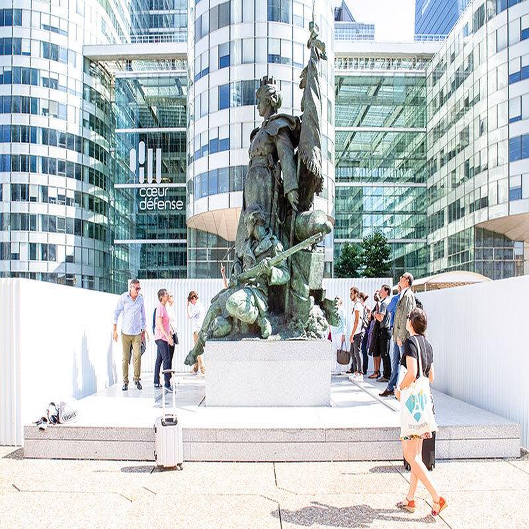 Voir la diapositive 4 : Smartbox Trésors de Paris et sa région : visite guidée insolite d'1h30 pour 5 - Coffret Cadeau Sport & Aventure