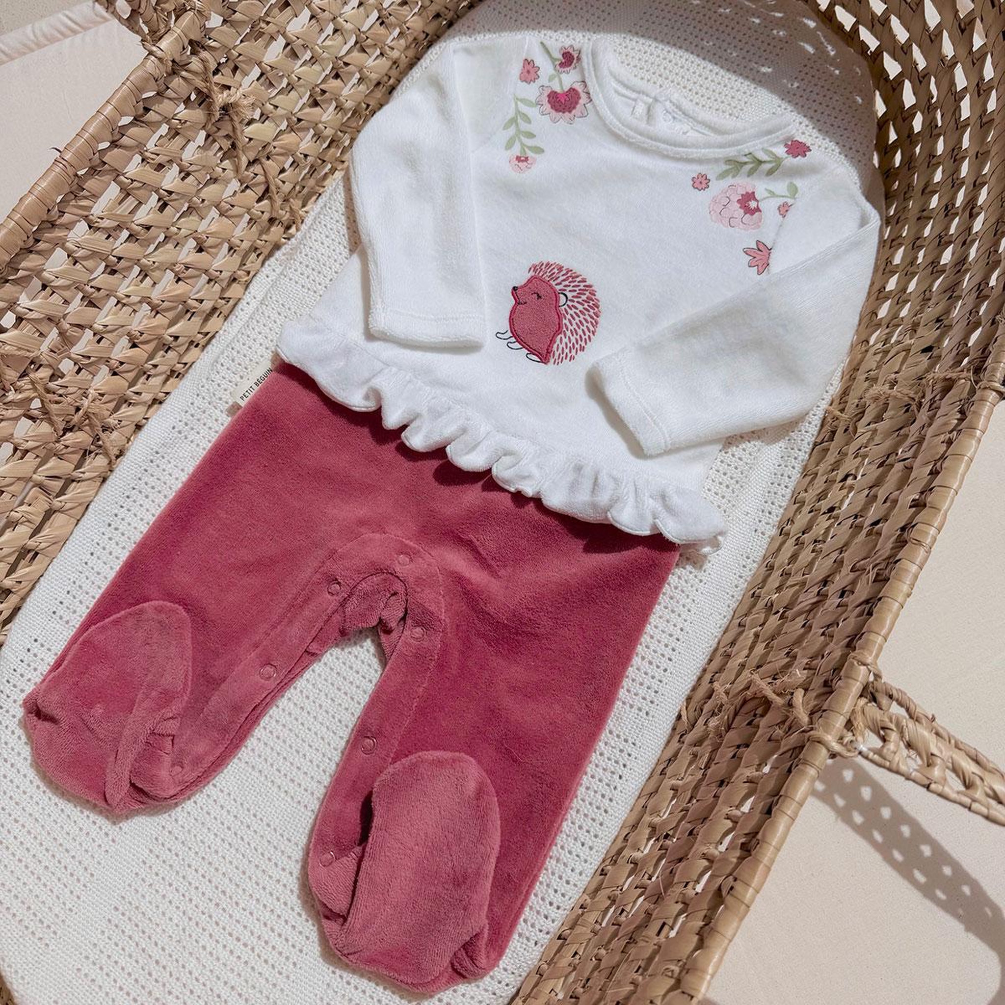 Voir la diapositive 4 : Petit BÃ©guin Pyjama bébé en velours harmony