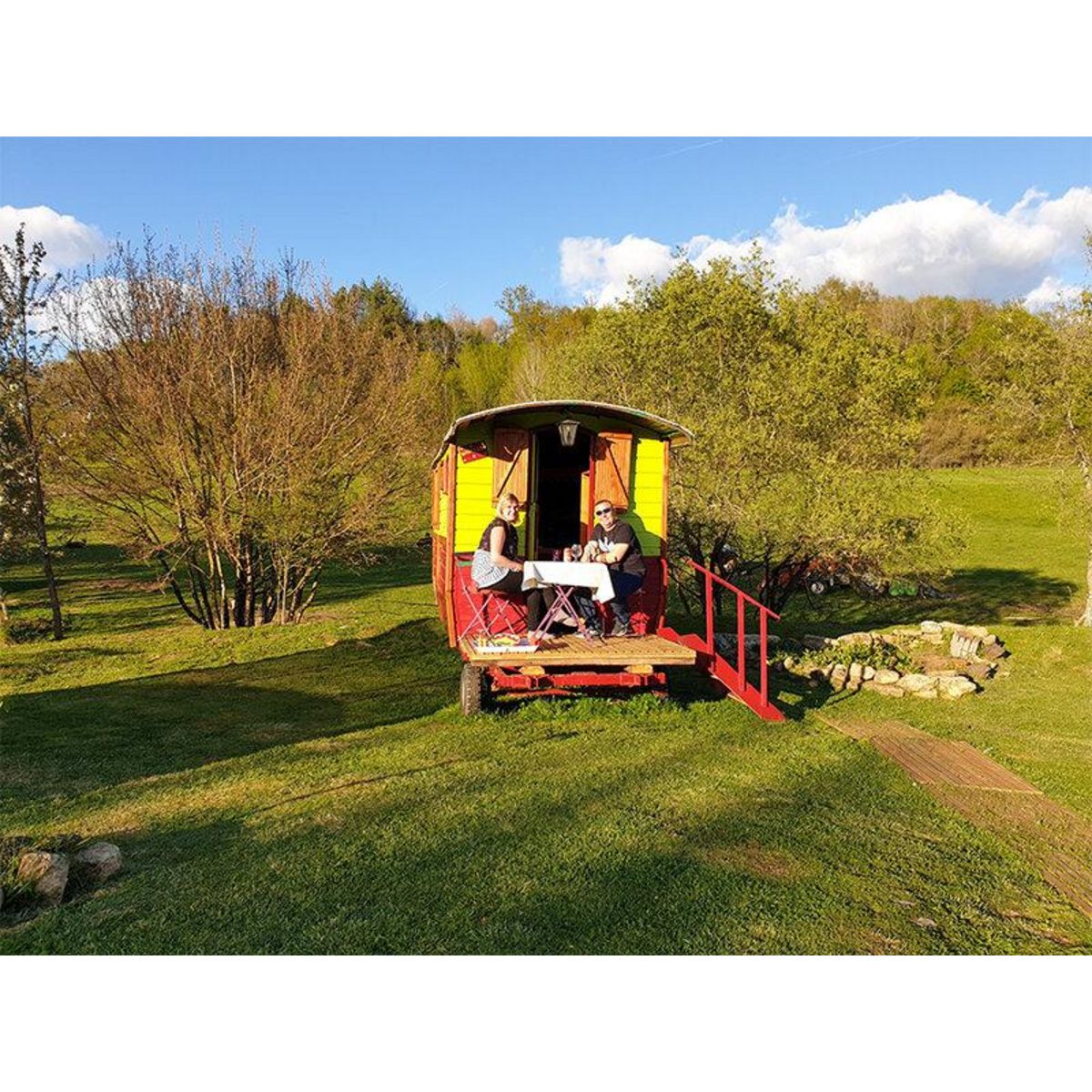 Smartbox Séjour insolite : 2 jours en roulotte avec dîner près de Périgueux - Coffret Cadeau Séjour