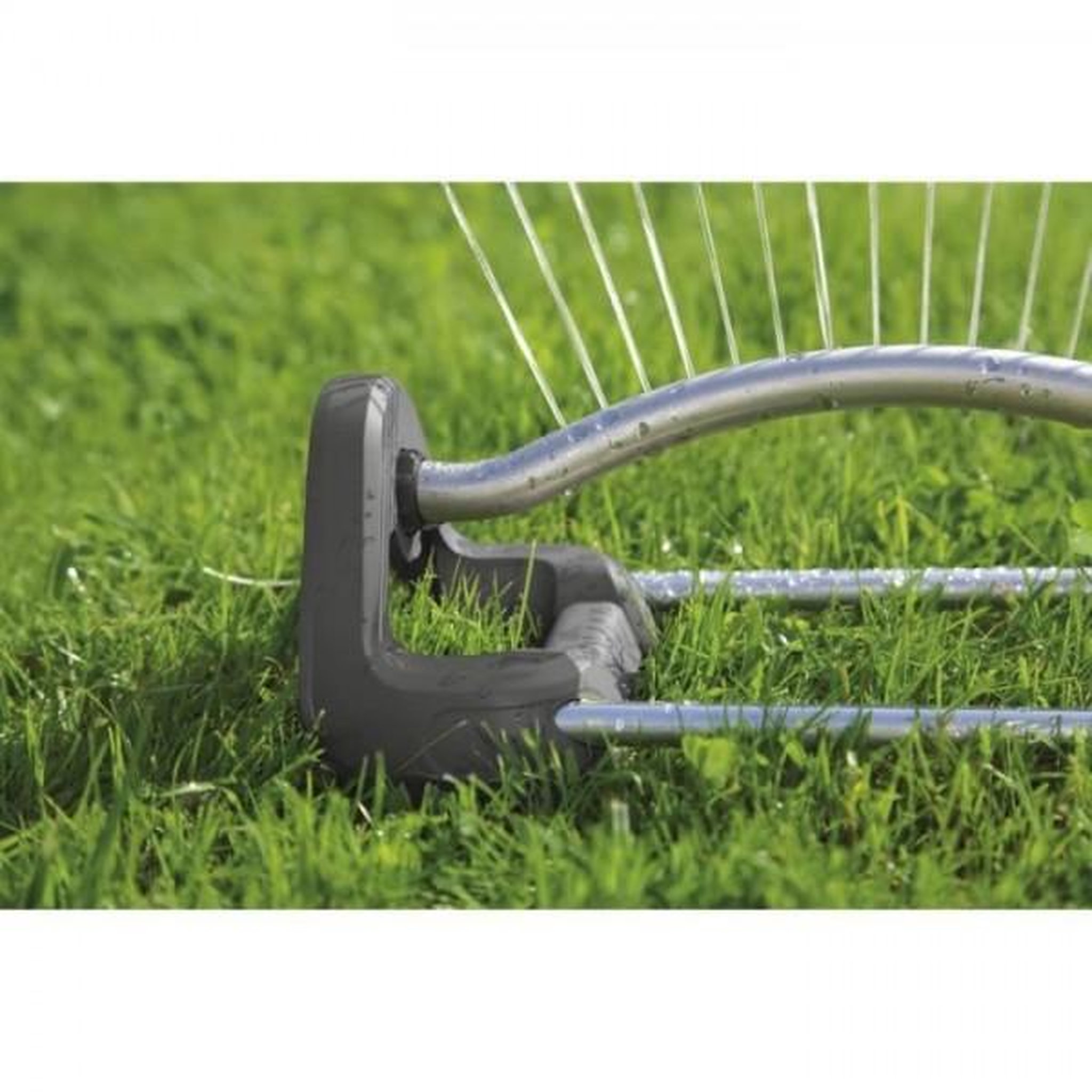 Voir la diapositive 4 : Gardena Arroseur  oscillant Aqua S - GARDENA - Surface 220m² - Portée 17m max - Résistant UV et gel - Garantie 5 ans