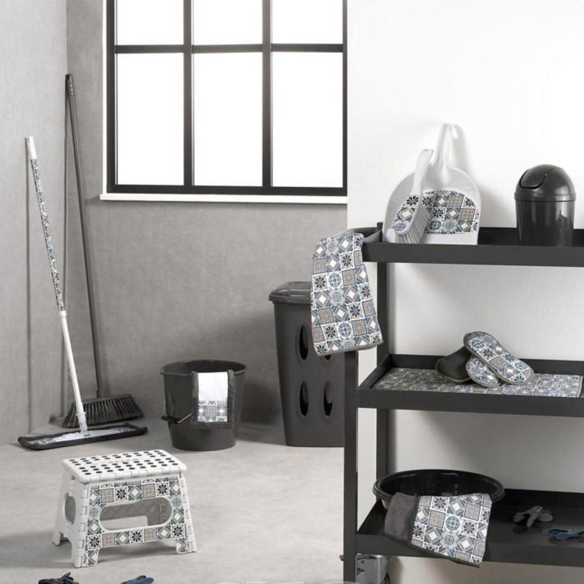 Paris Prix Serpillière  Carreaux de Ciment  14x42cm Gris