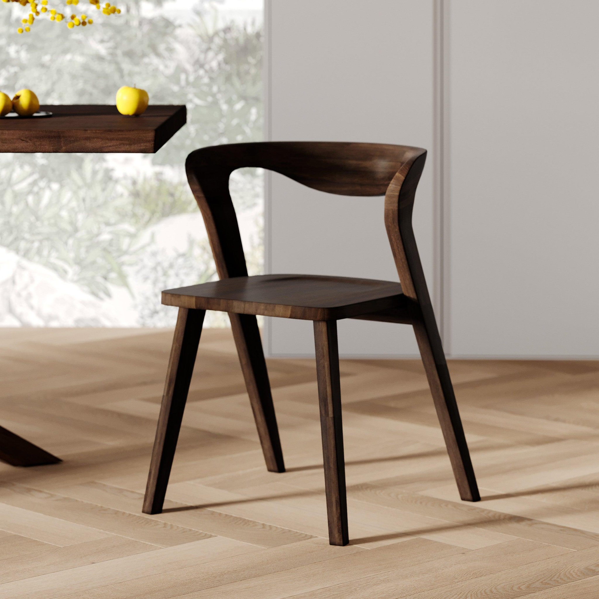 Voir la diapositive 2 : MAISON PAVANE Chaise en bois d'hévéa foncé, dossier courbé-vega