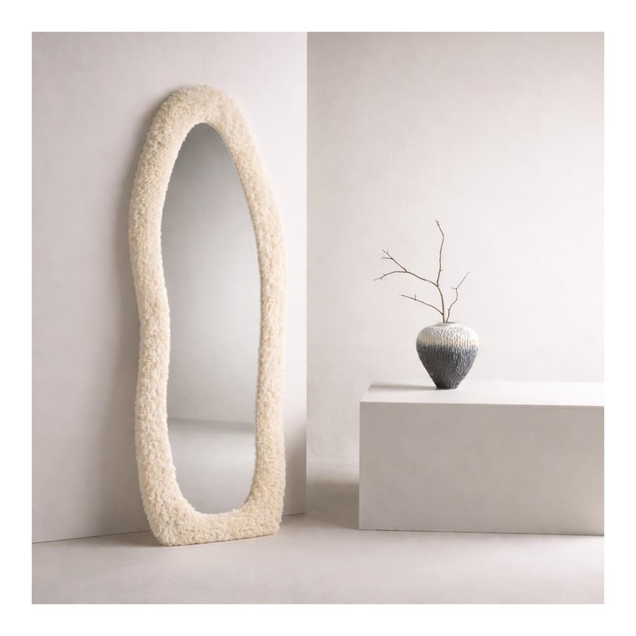 Voir la diapositive 3 : Paris Prix Miroir Imitation Fourrure  Mirza  160cm Beige
