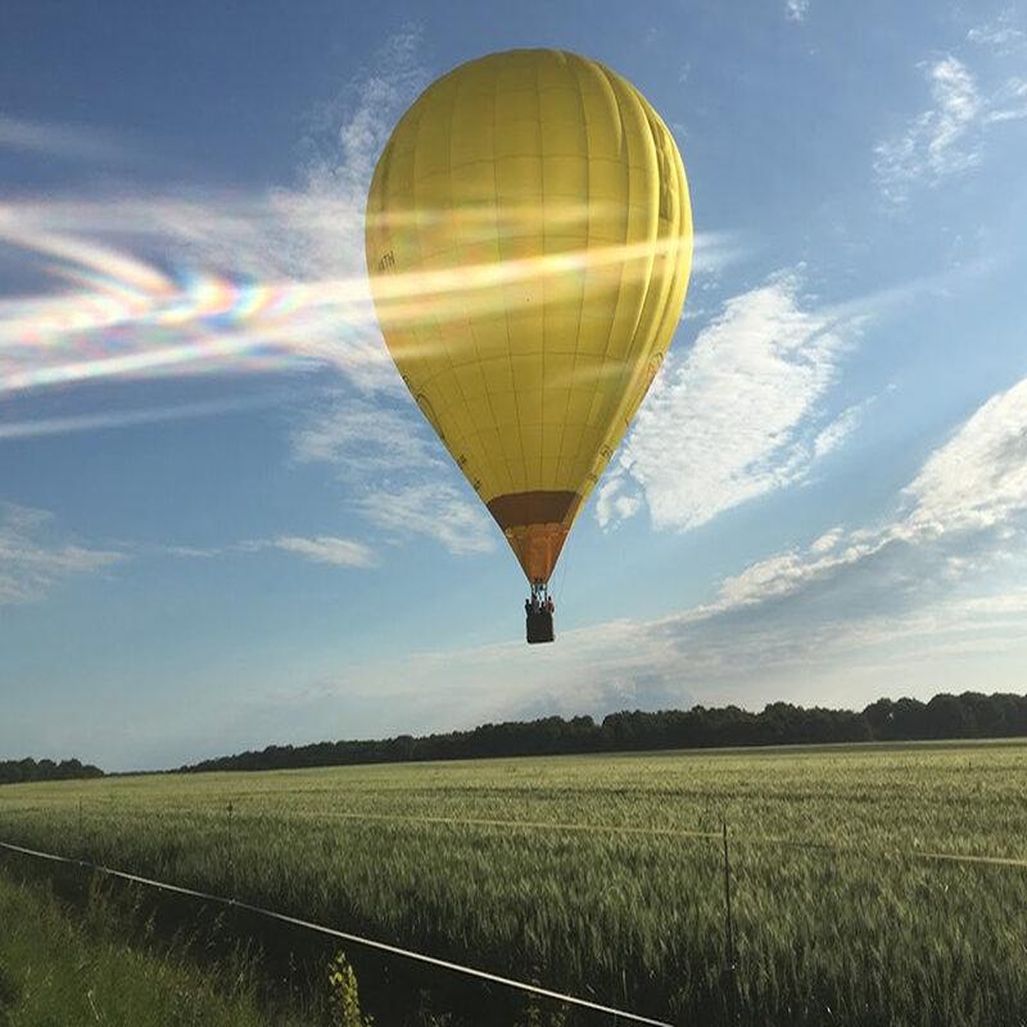 Voir la diapositive 3 : Smartbox Vol en montgolfière pour 2 personnes au-dessus du château d'Amboise - Coffret Cadeau Sport & Aventure