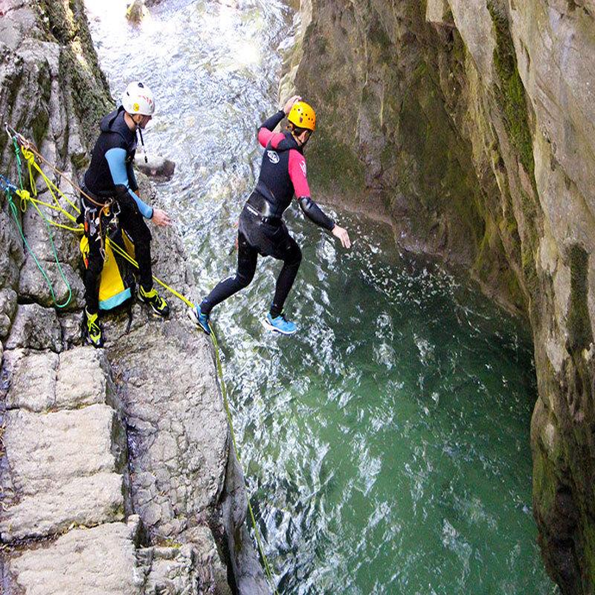 Voir la diapositive 3 : Smartbox Descente de 6h du canyon du furon près de grenoble - coffret cadeau sport & aventure