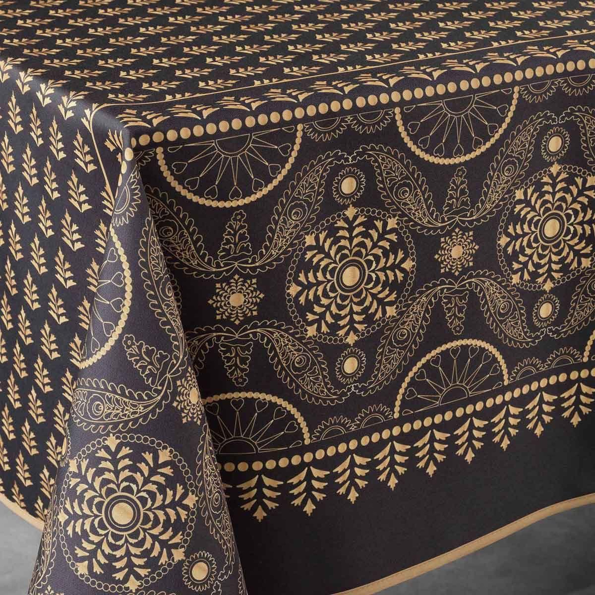Voir la diapositive 2 : Douceur d'Intérieur Nappe imprimée  sherine  150x240cm noir