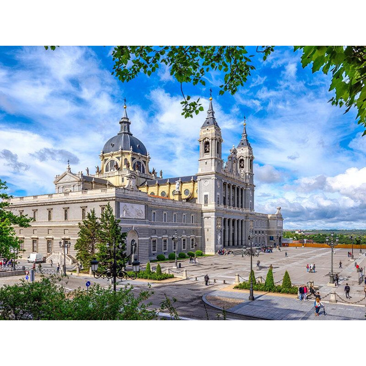 Smartbox City trip à Madrid : 5 jours en hôtel avec visites des lieux incontournables en haute saison - Coffret Cadeau Séjour