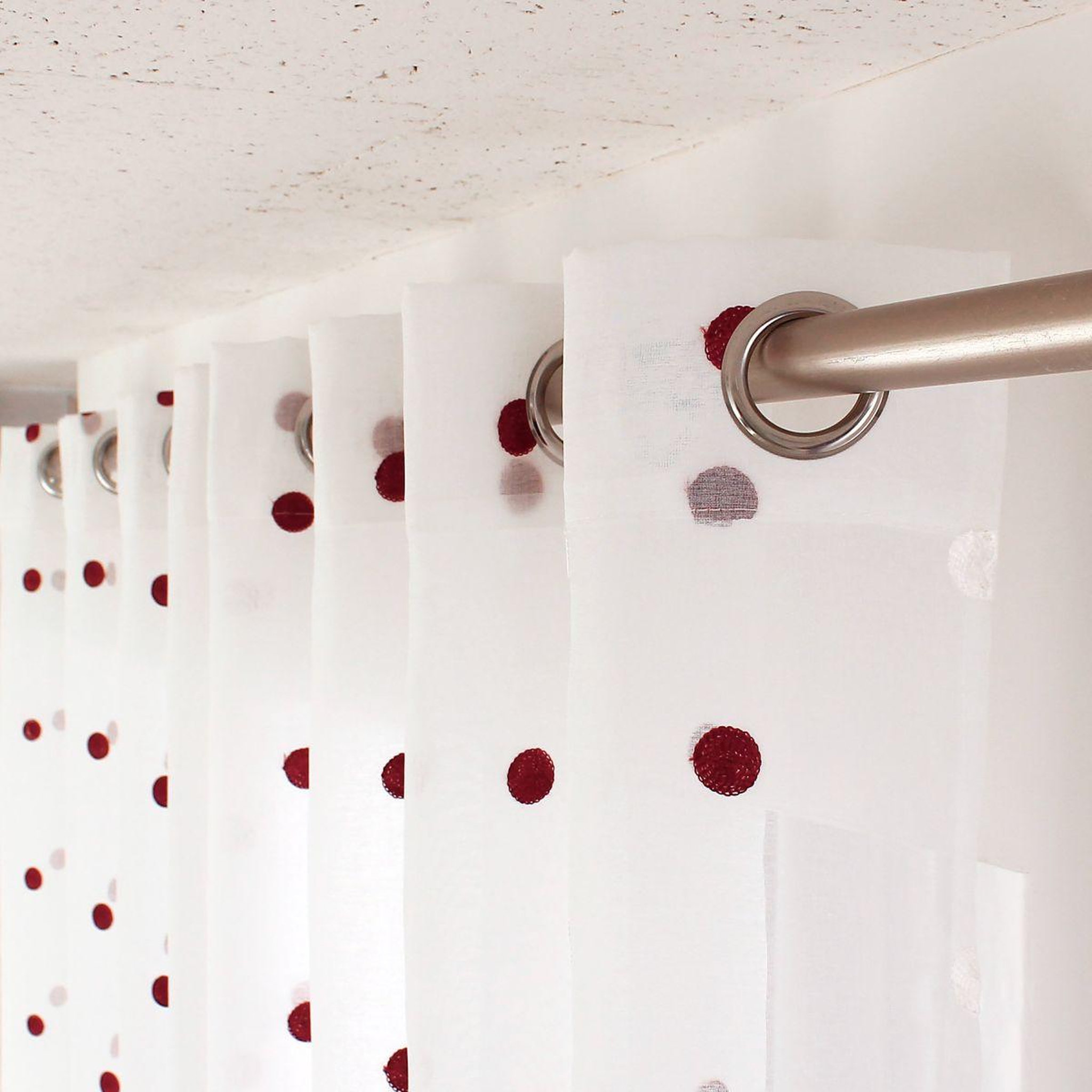 Voir la diapositive 2 : ENJOY HOME Rideau voilage avec œillets  smarties  140x240cm blanc & bordeaux