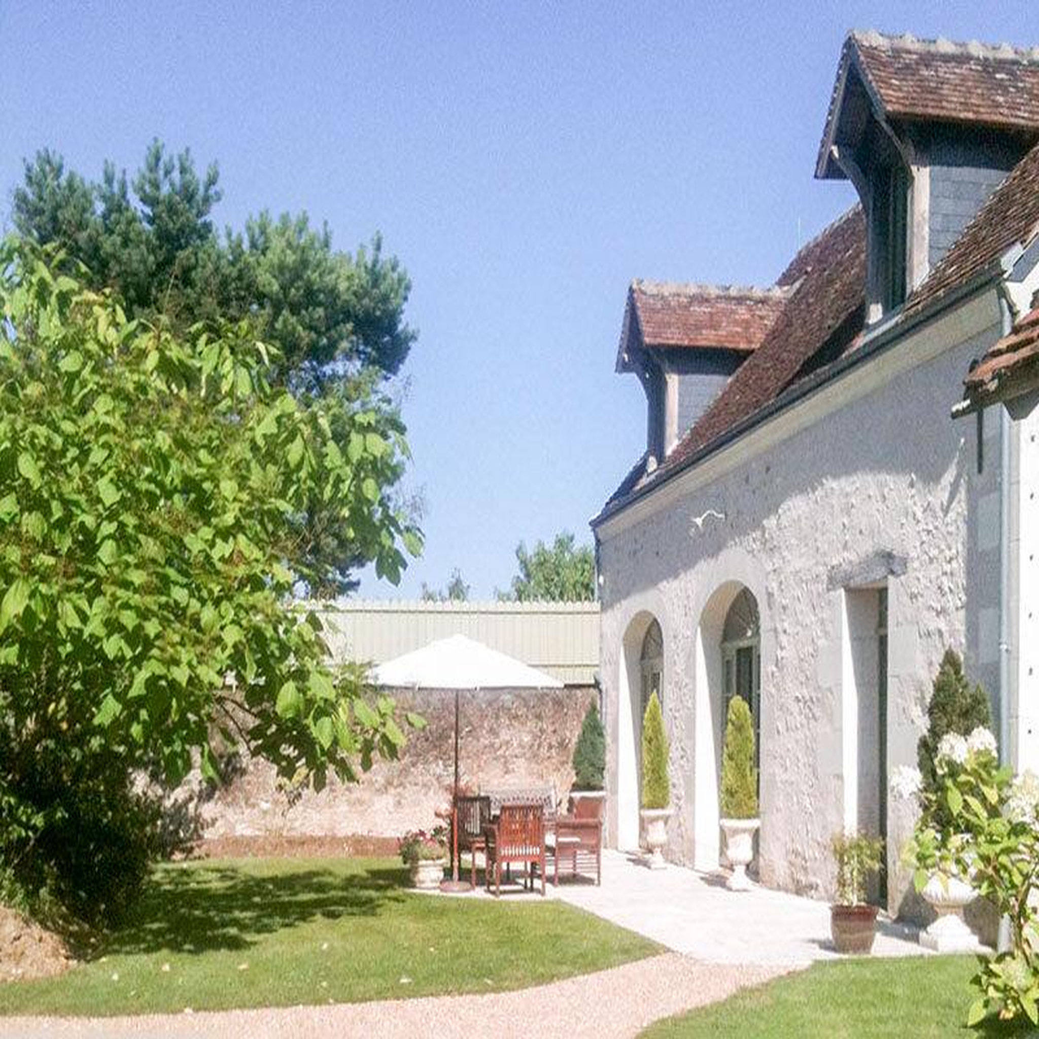 Voir la diapositive 3 : Smartbox 2 jours près de tours avec modelage, visite de cave et dégustation de vins - coffret cadeau séjour