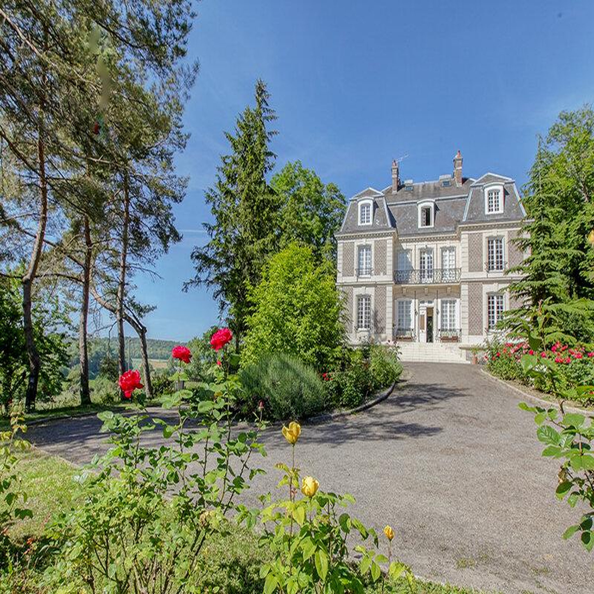 Voir la diapositive 5 : Smartbox 3 jours en chambre d'époque d'un château avec dîner près de Rouen - Coffret Cadeau Séjour