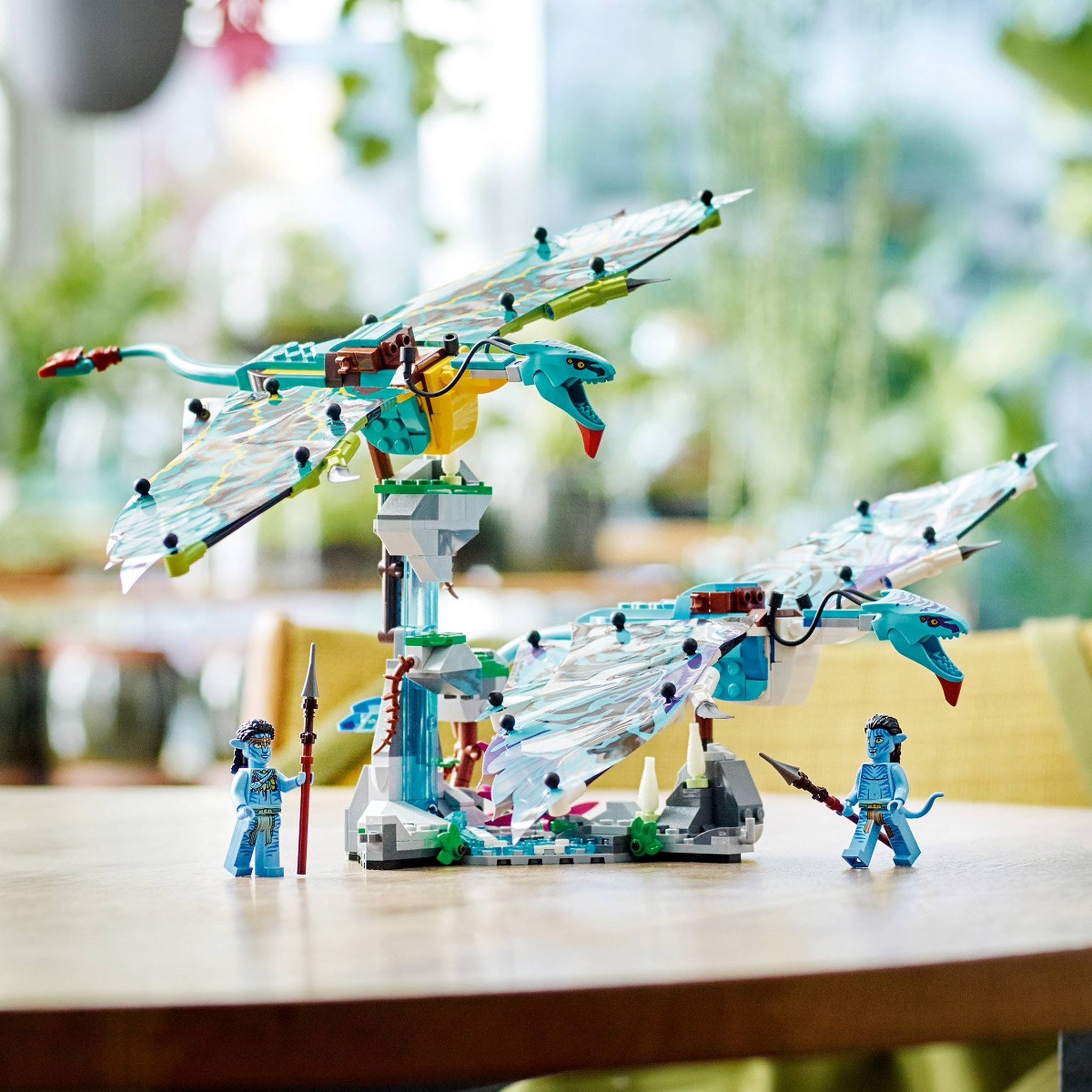 Voir la diapositive 6 : LEGO Disney 75572 Avatar Le premier vol en banshee de Jake et Neytiri, Jouet Pandora, avec Animaux