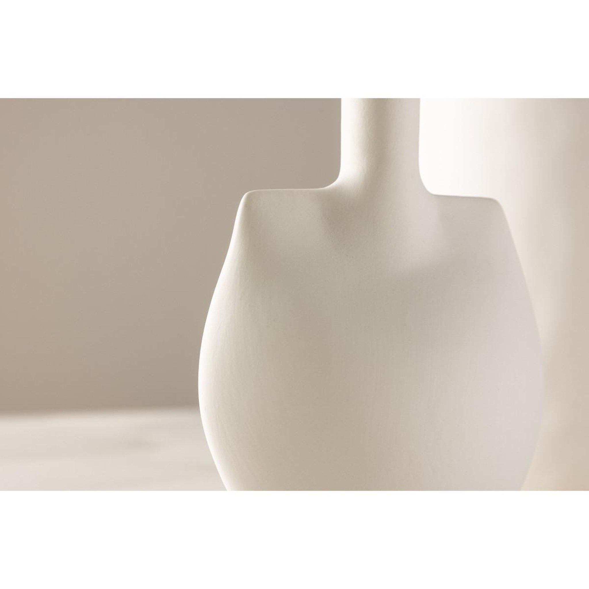 Voir la diapositive 6 : Paris Prix Vase design en céramique  madison  22cm blanc cassé