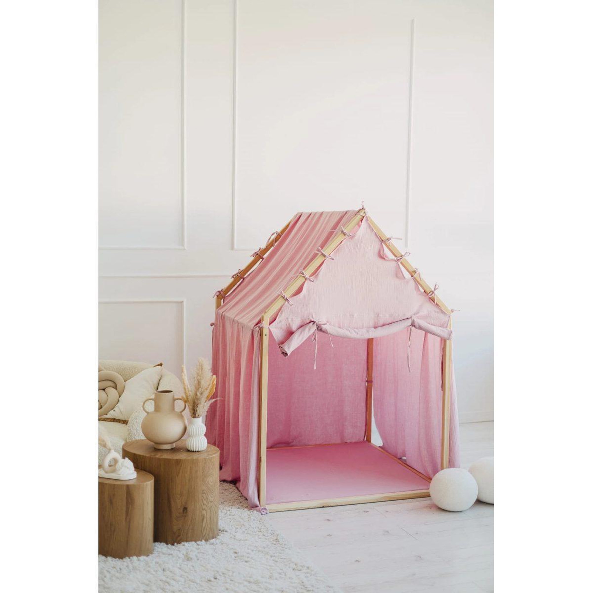 Voir la diapositive 3 : MONIO FOR KIDS Cabane de jeu en bois et mousseline 106 x 106 x 150 cm, store enroulable — Rose