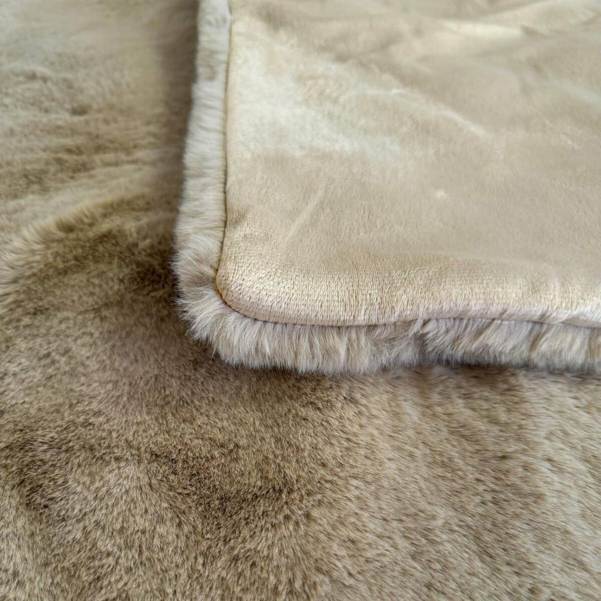 FUTURE HOME Plaid fausse fourrure 130x150 cm