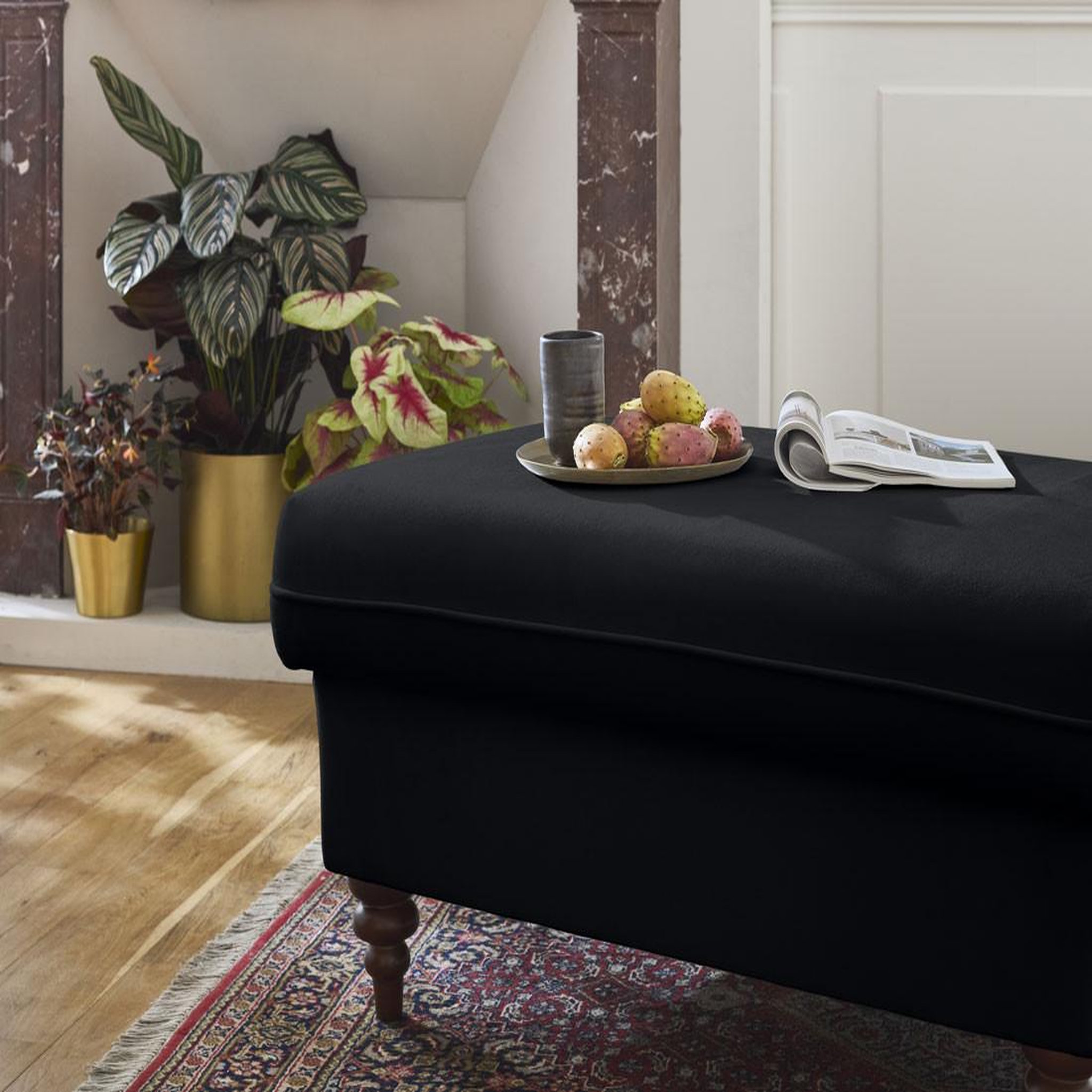 Voir la diapositive 3 : BEST MOBILIER Flamingo - pouf en velours