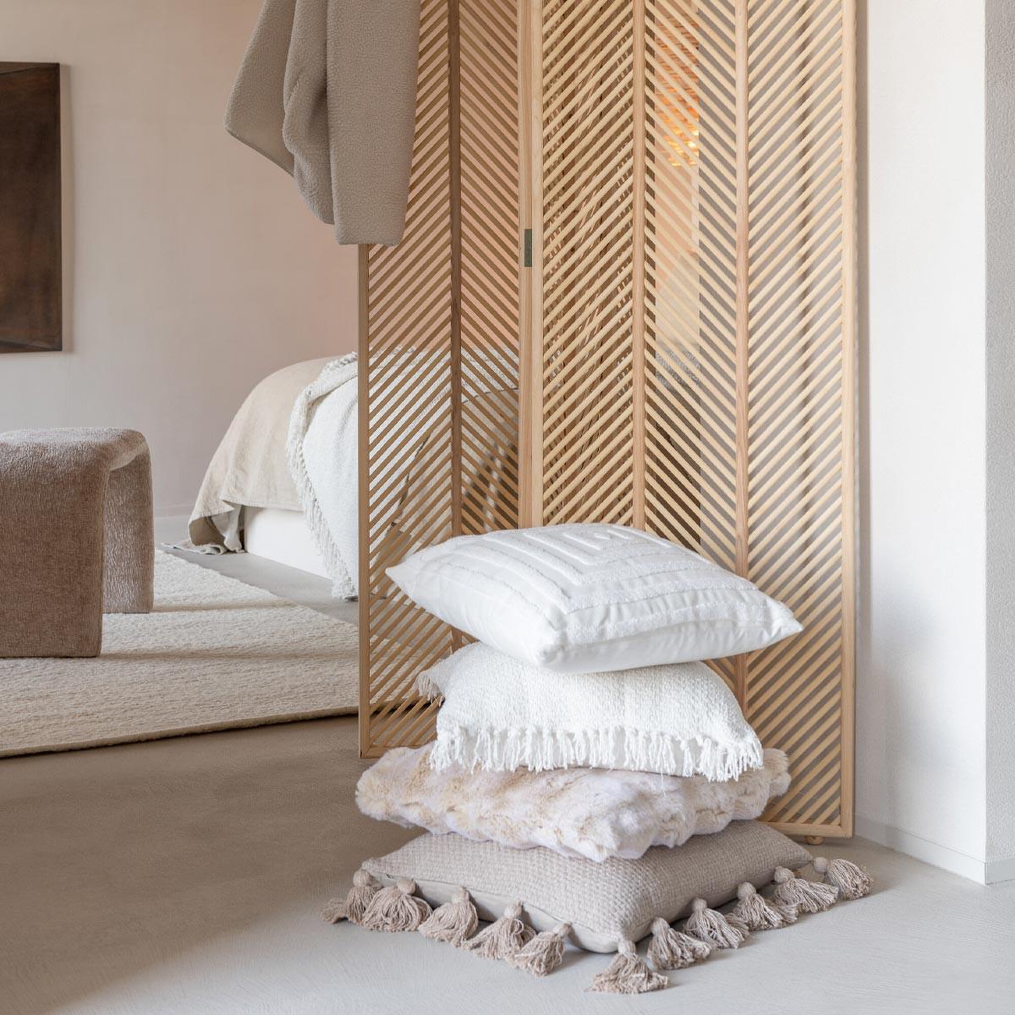 Voir la diapositive 3 : J-LINE Coussin déco uni  wave  45x45cm crème