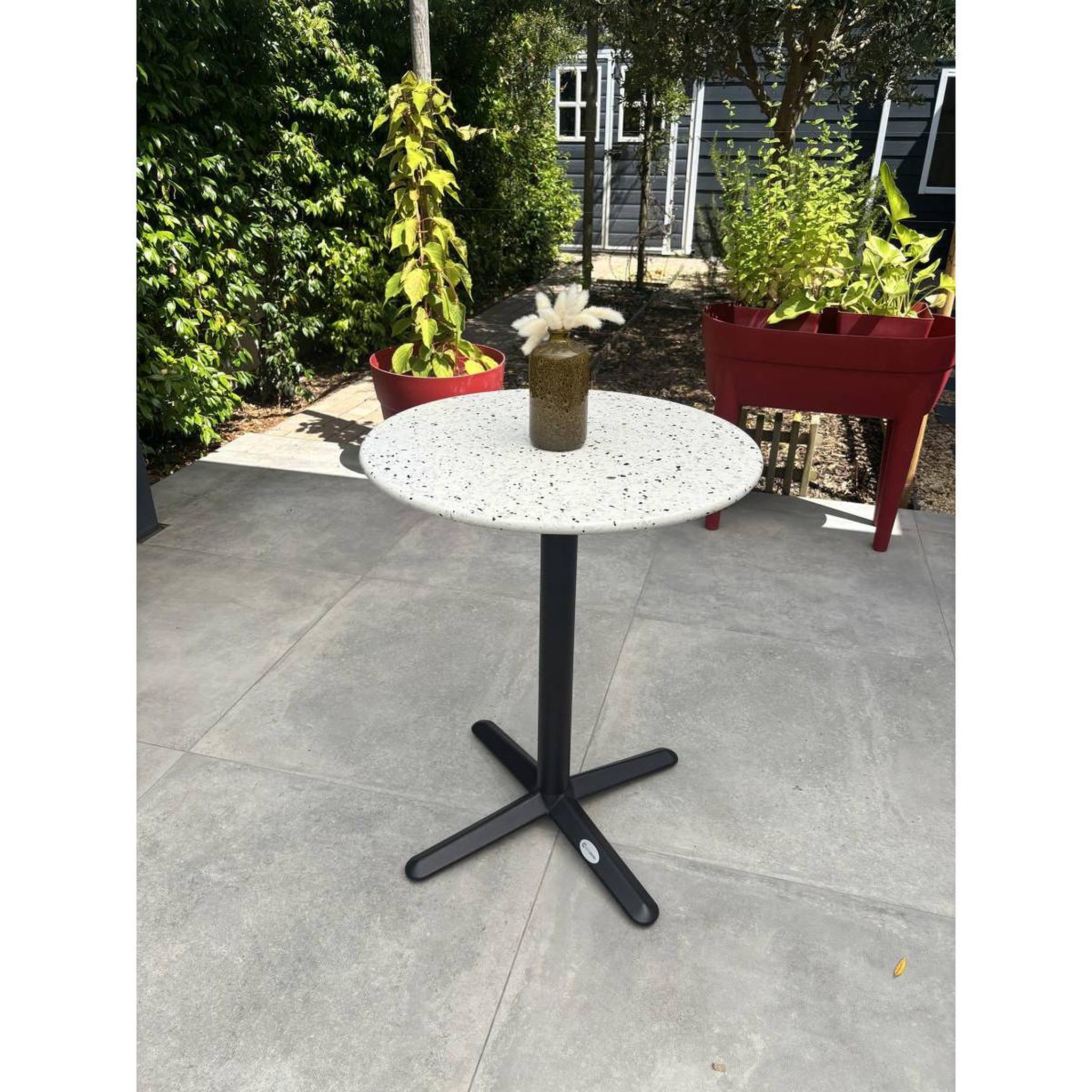 Voir la diapositive 5 : Paris Prix Ensemble table de jardin en terrazzo & 2 chaises  bistro  60cm bleu
