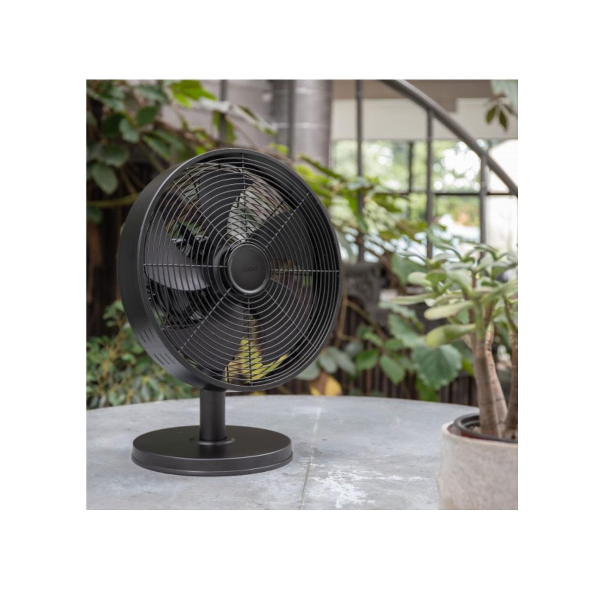 Voir la diapositive 4 : LIVOO Ventilateur de table 35w 33.5cm 3 vitesses noir - dom488