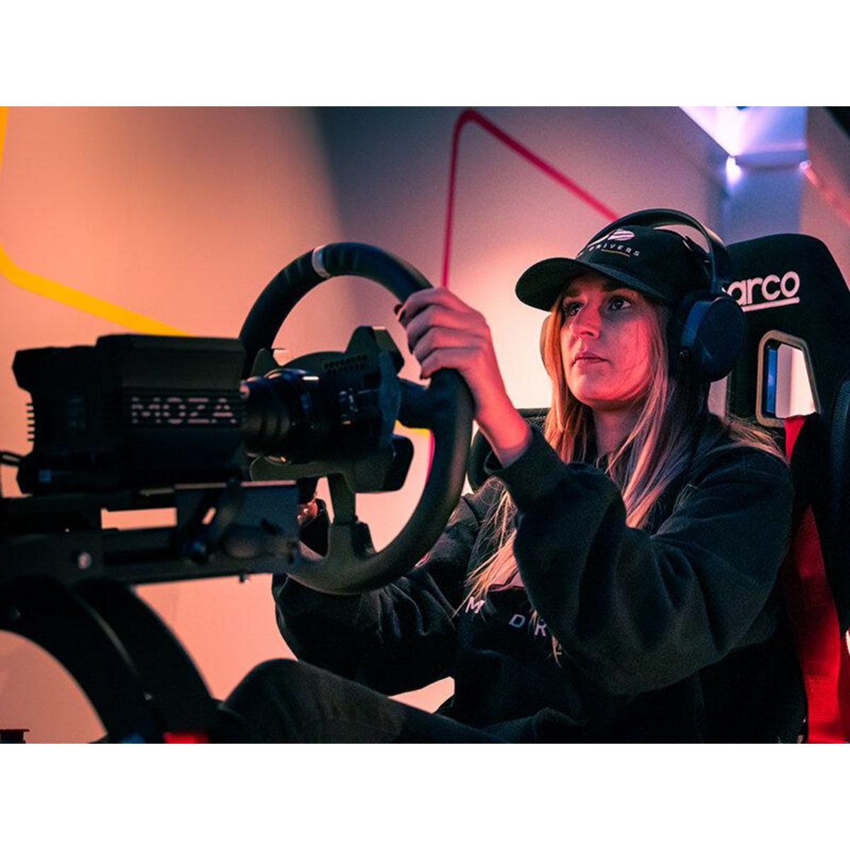 Smartbox Pilotage de course automobile de 30 min sur simulateur au cœur de Paris - Coffret Cadeau Sport & Aventure