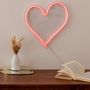 Voir la diapositive 6 : ATMOSPHERA Lampe Murale Néon LED  Cœur  34cm Rouge