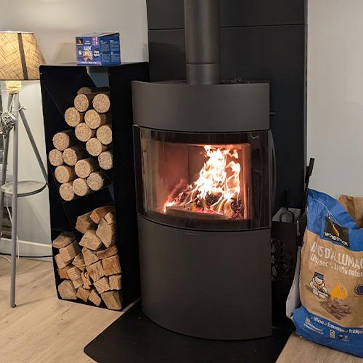 WOODSTOCK Pack Découverte Woodstock - 40 packs de bûches densifies + 1 300 dm de bûches 30 cm + allumage offert