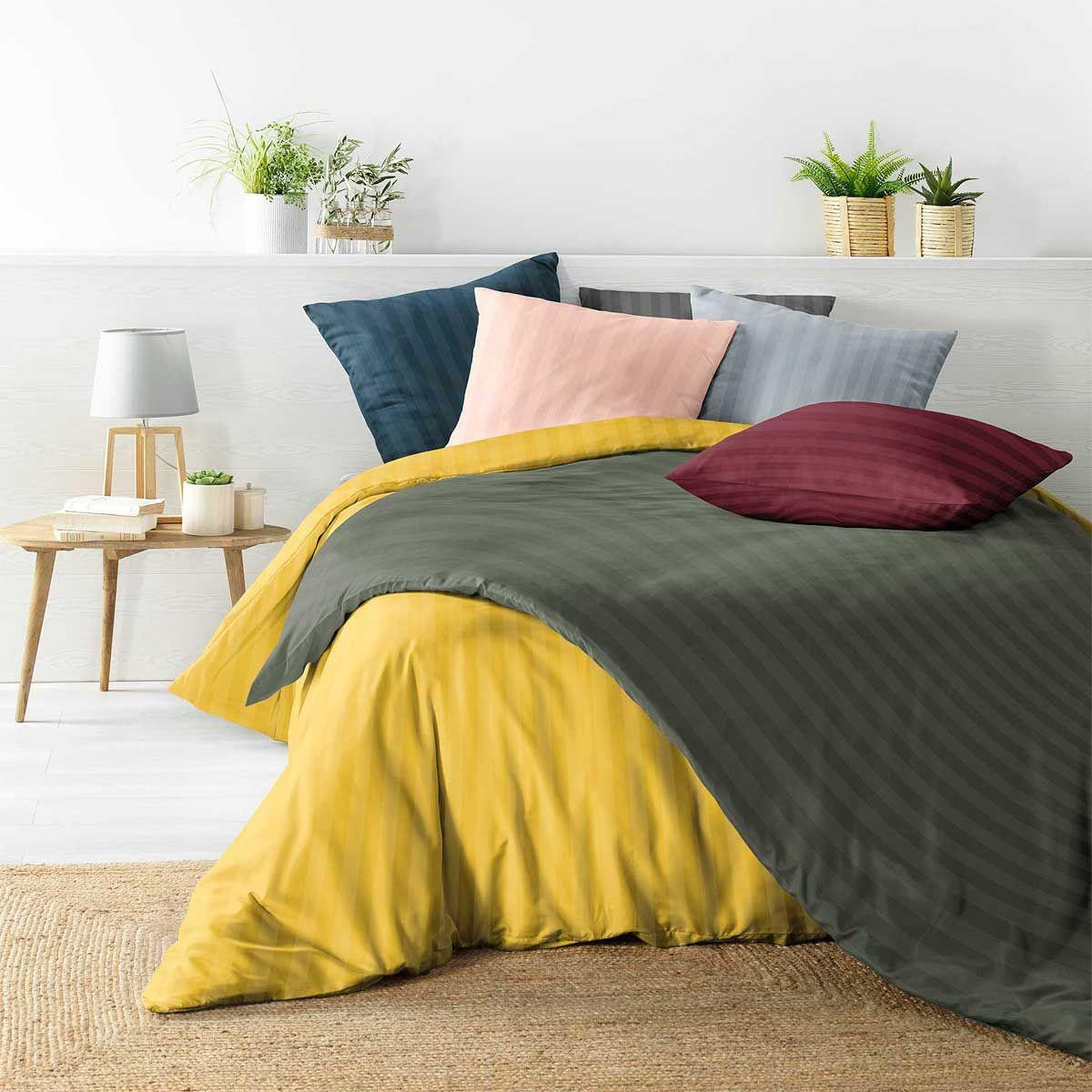 Voir la diapositive 2 : Douceur d'Intérieur Parure de lit 3 pièces  cleo  240x220cm anthracite