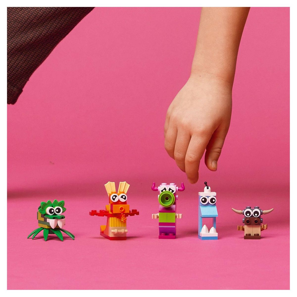 LEGO Classic 11017 - Monstres Créatifs, Boite de Briques, 5 Jouets en Forme de Mini-Monstre à Construire