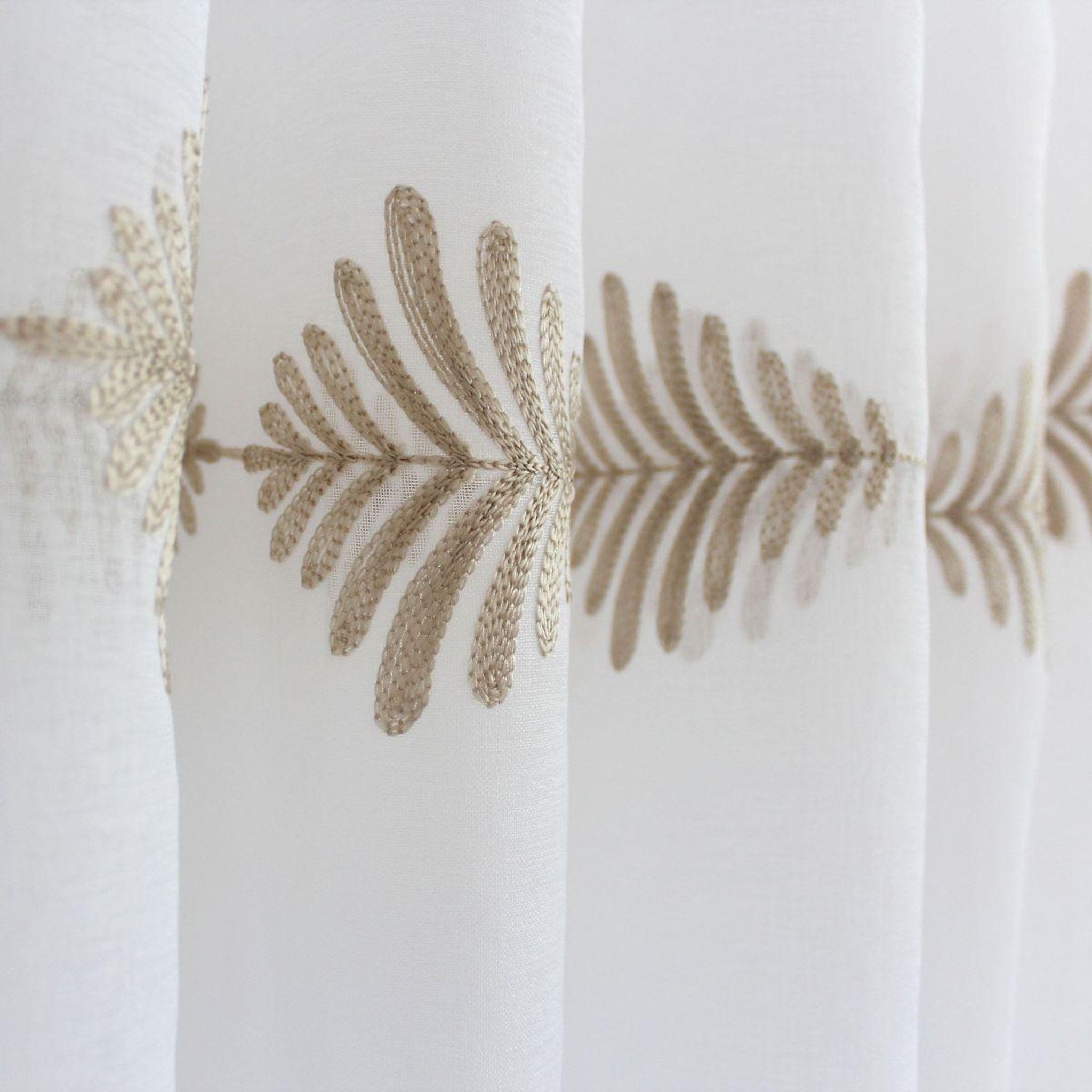 Voir la diapositive 3 : ENJOY HOME Rideau voilage brodé  ebène  140x240cm blanc & beige