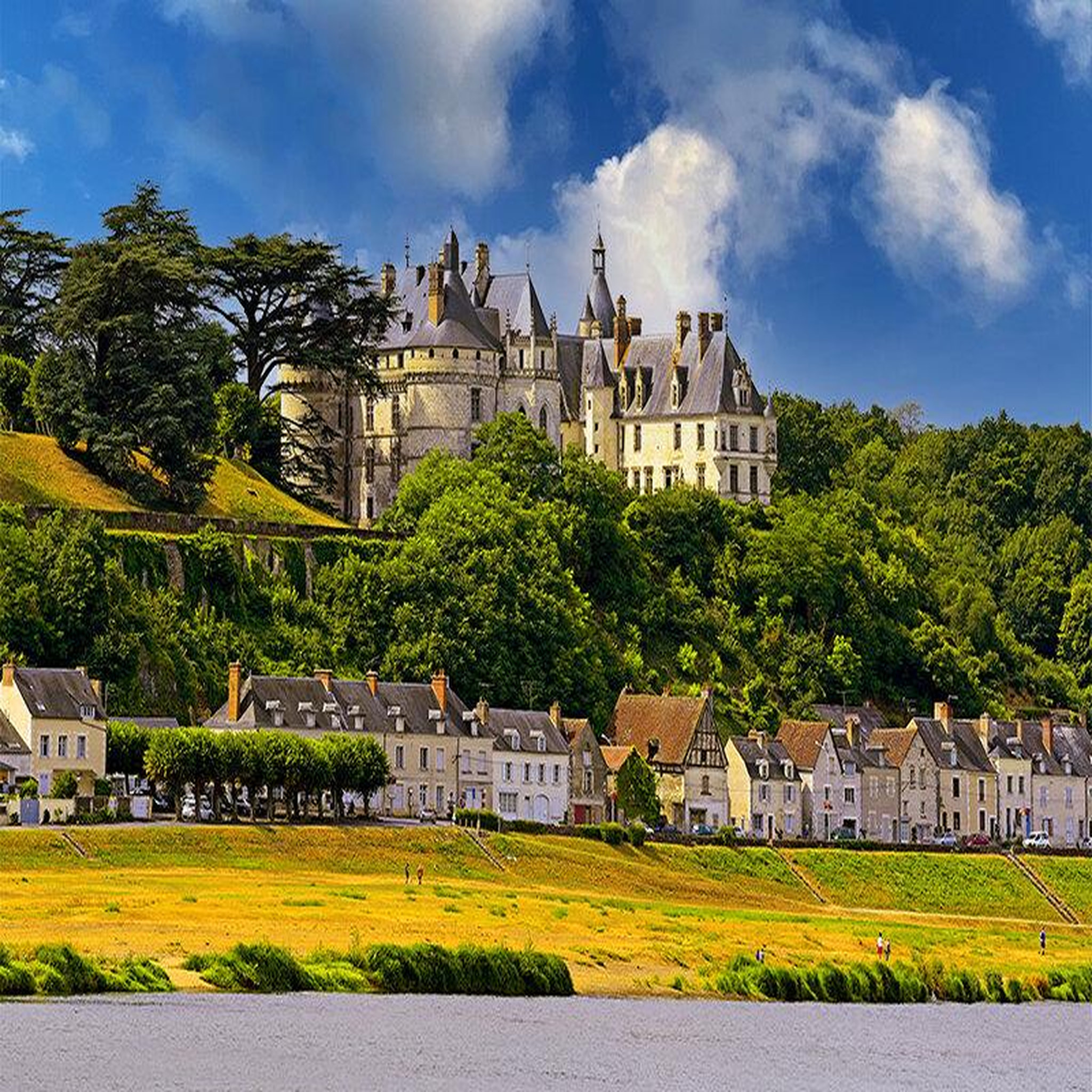 Voir la diapositive 2 : Smartbox Vol en ulm d'1h à la découverte des châteaux de la loire et de la touraine - coffret cadeau sport & aventure