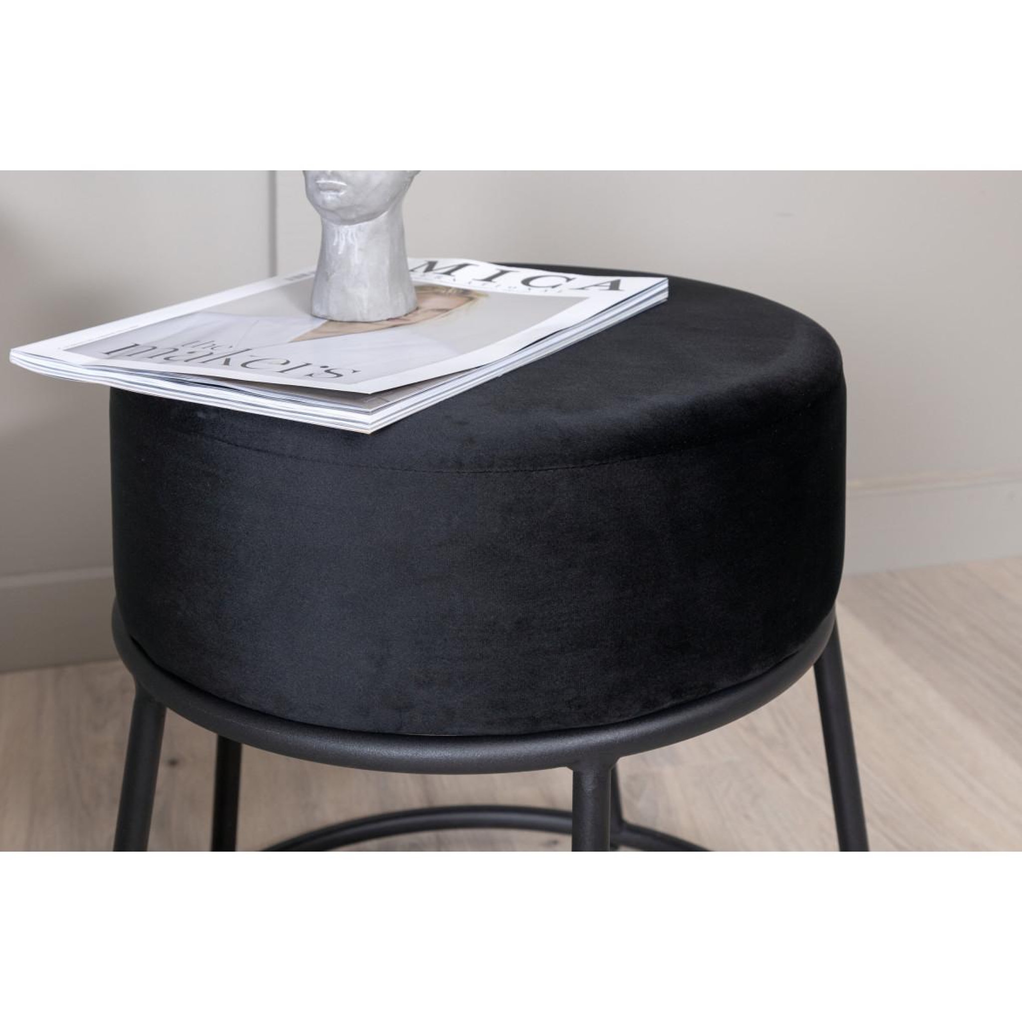 Voir la diapositive 6 : Paris Prix Pouf design en velours  petra  46cm noir