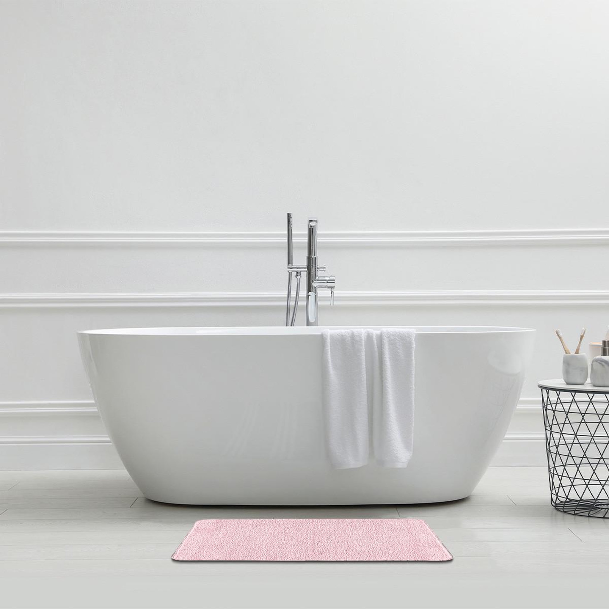 Voir la diapositive 2 : GUY LEVASSEUR Tapis de bain uni 50x80 en polyester 50x80cm
