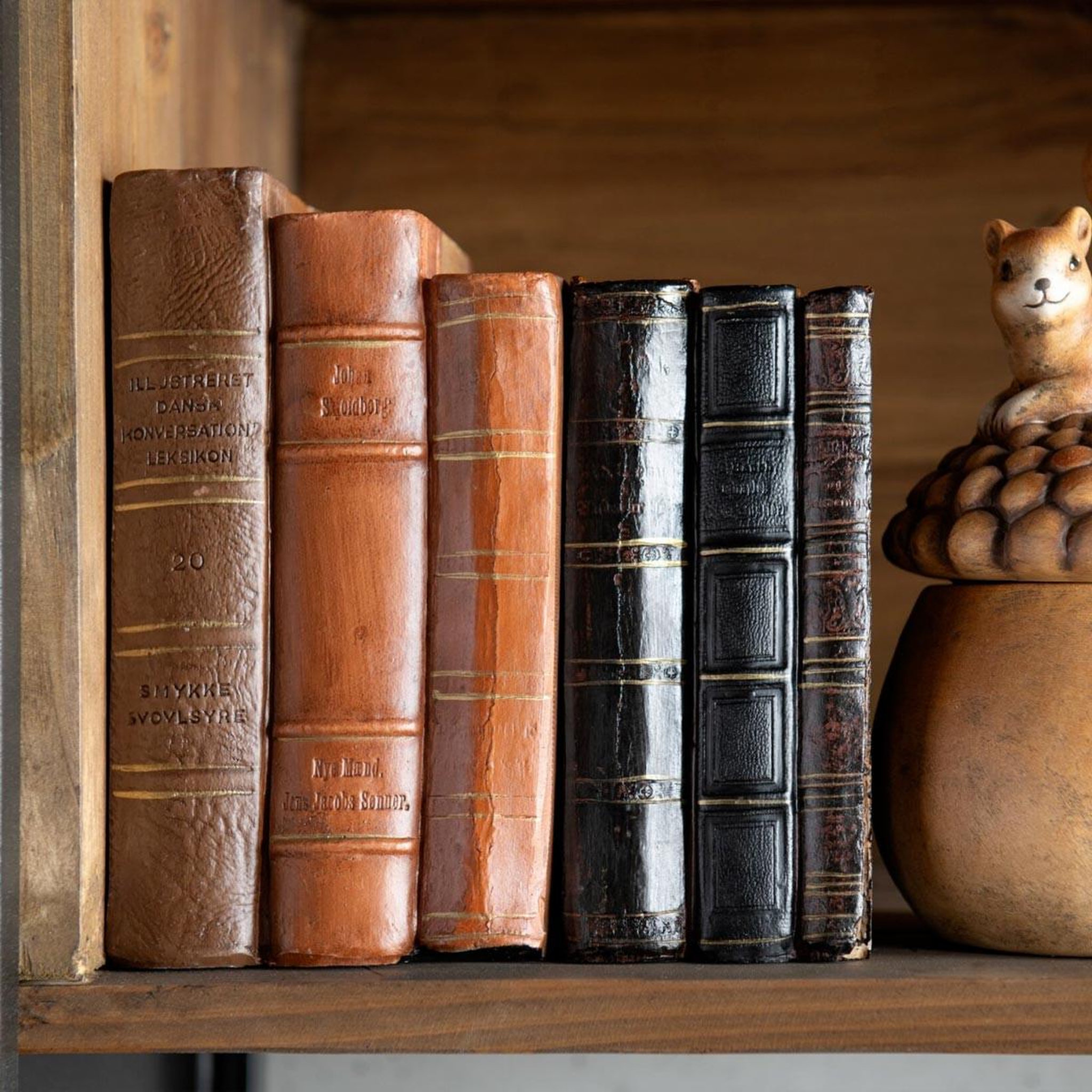Voir la diapositive 2 : J-LINE 3 livres déco  michel  28cm marron