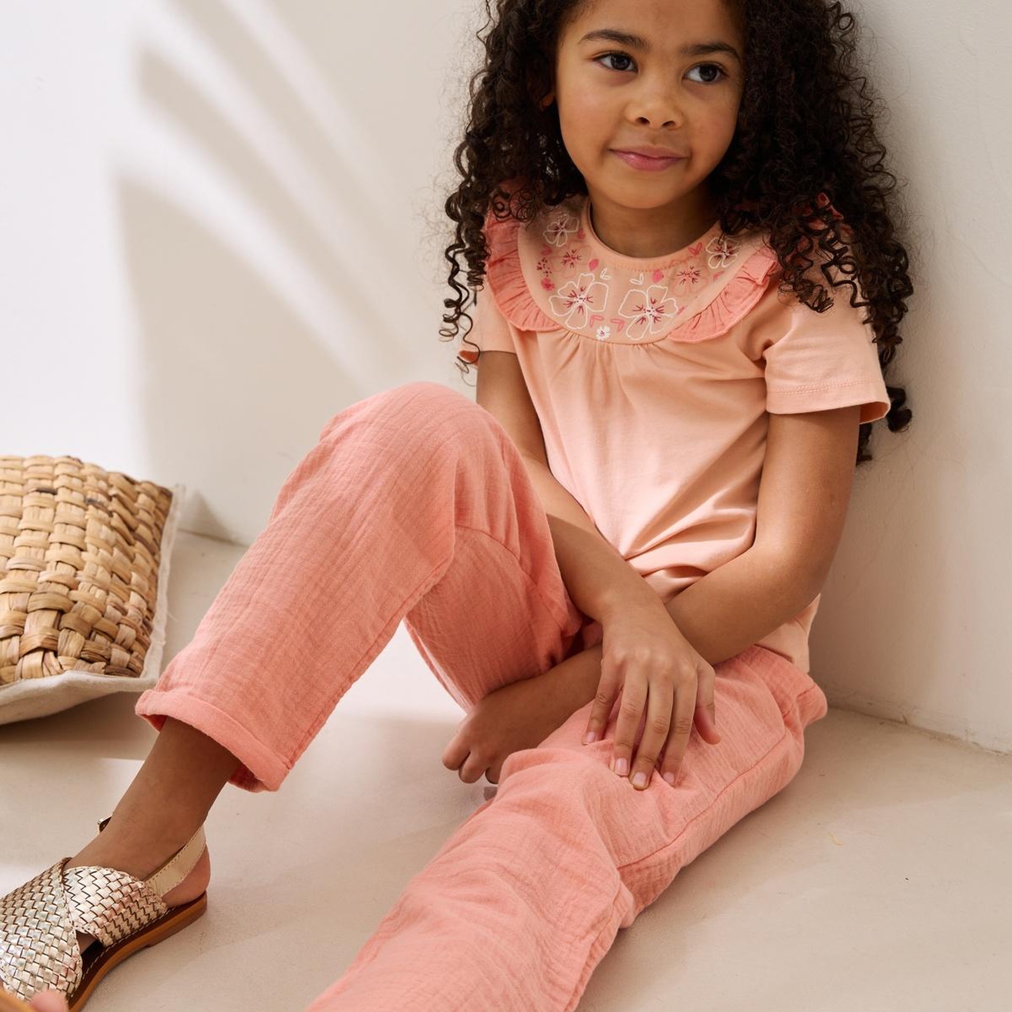 Voir la diapositive 6 : Petit Béguin Ensemble enfant t-shirt et pantalon en gaze de coton santa giulia