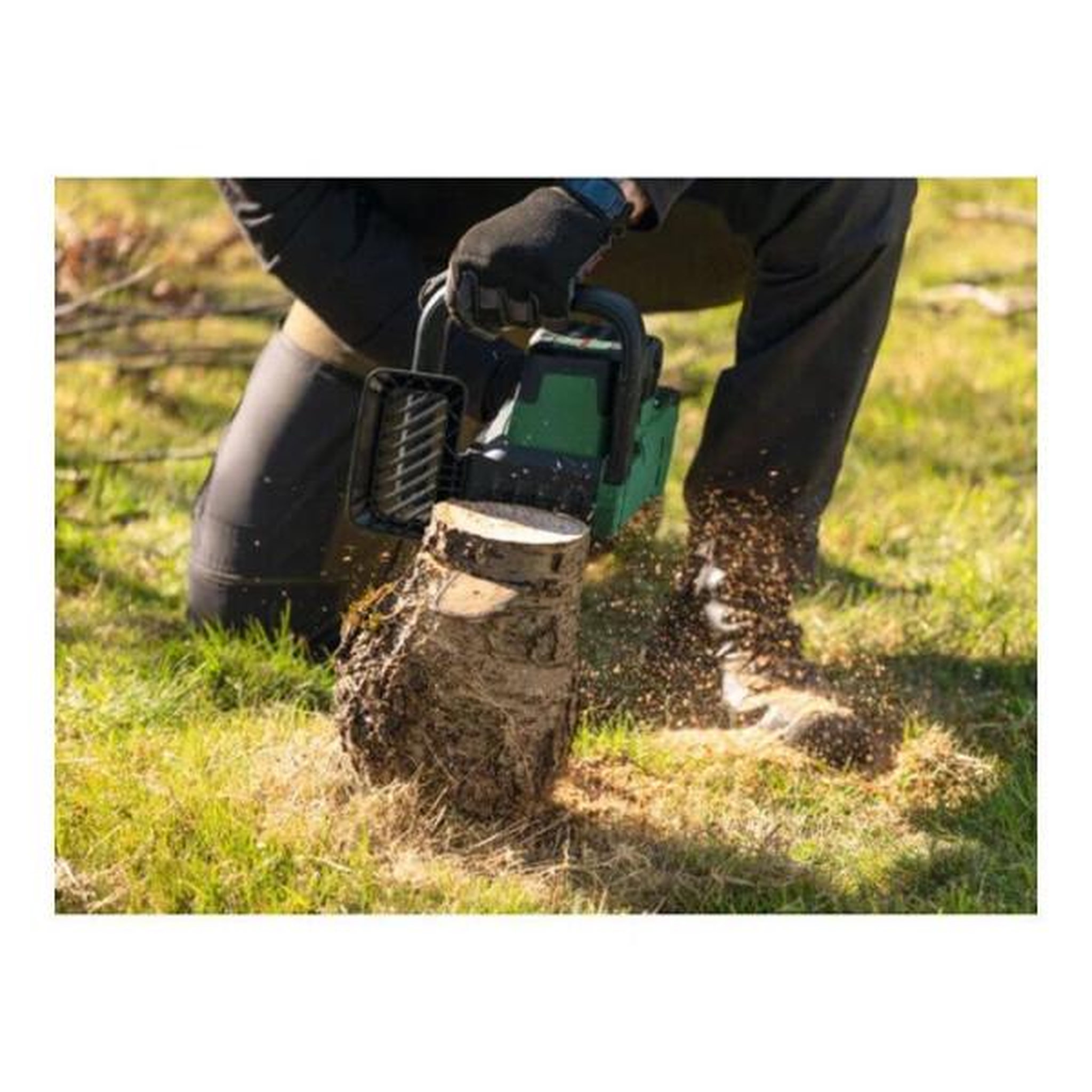 Voir la diapositive 3 : BOSCH Tronçonneuse a chaîne sans fil 18V PKE18V-30-28 - BOSCH - avec 1 batterie 4.0Ah - 06008B8B00