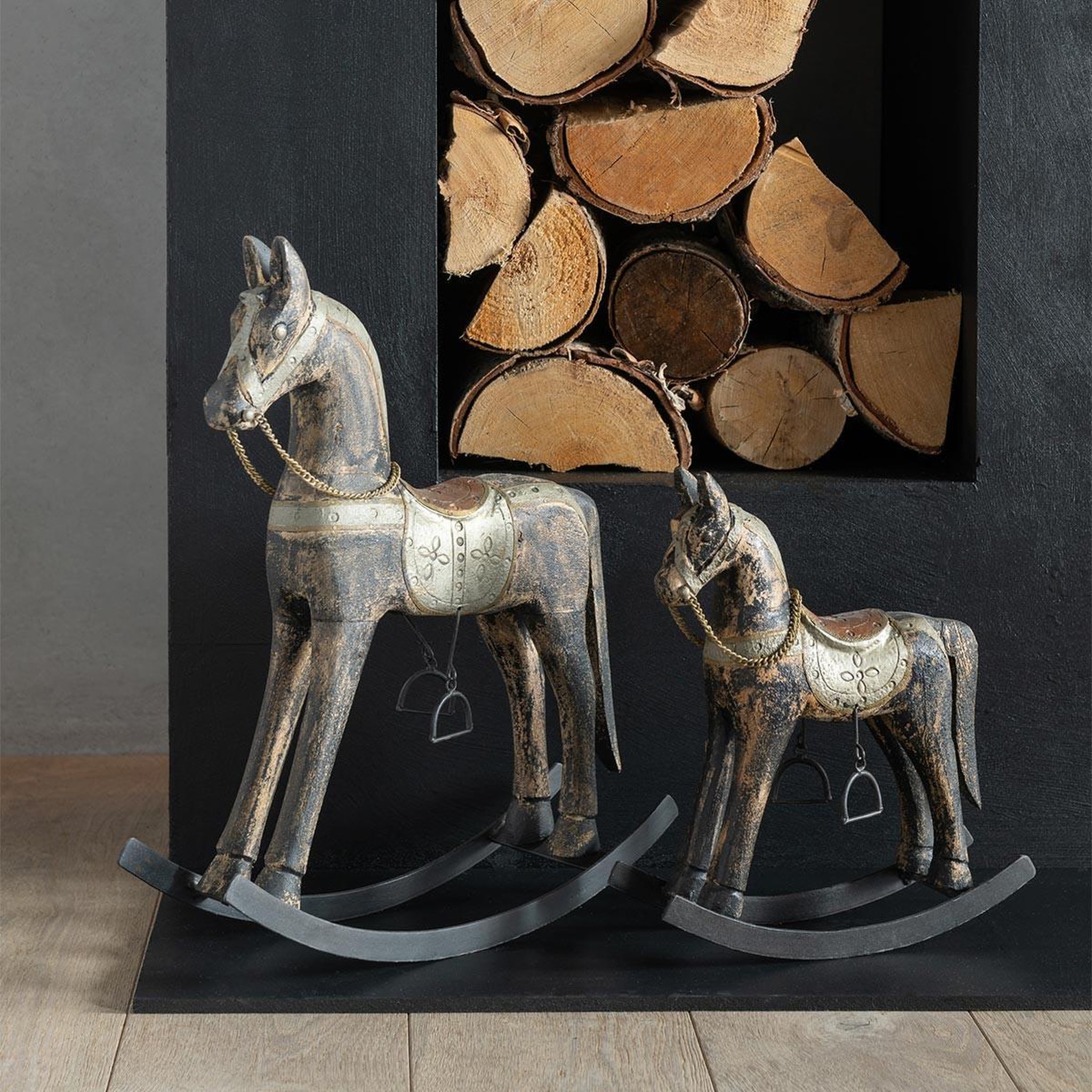 Voir la diapositive 3 : J-LINE Cheval à bascule en bois  jerrod  49cm multicolore