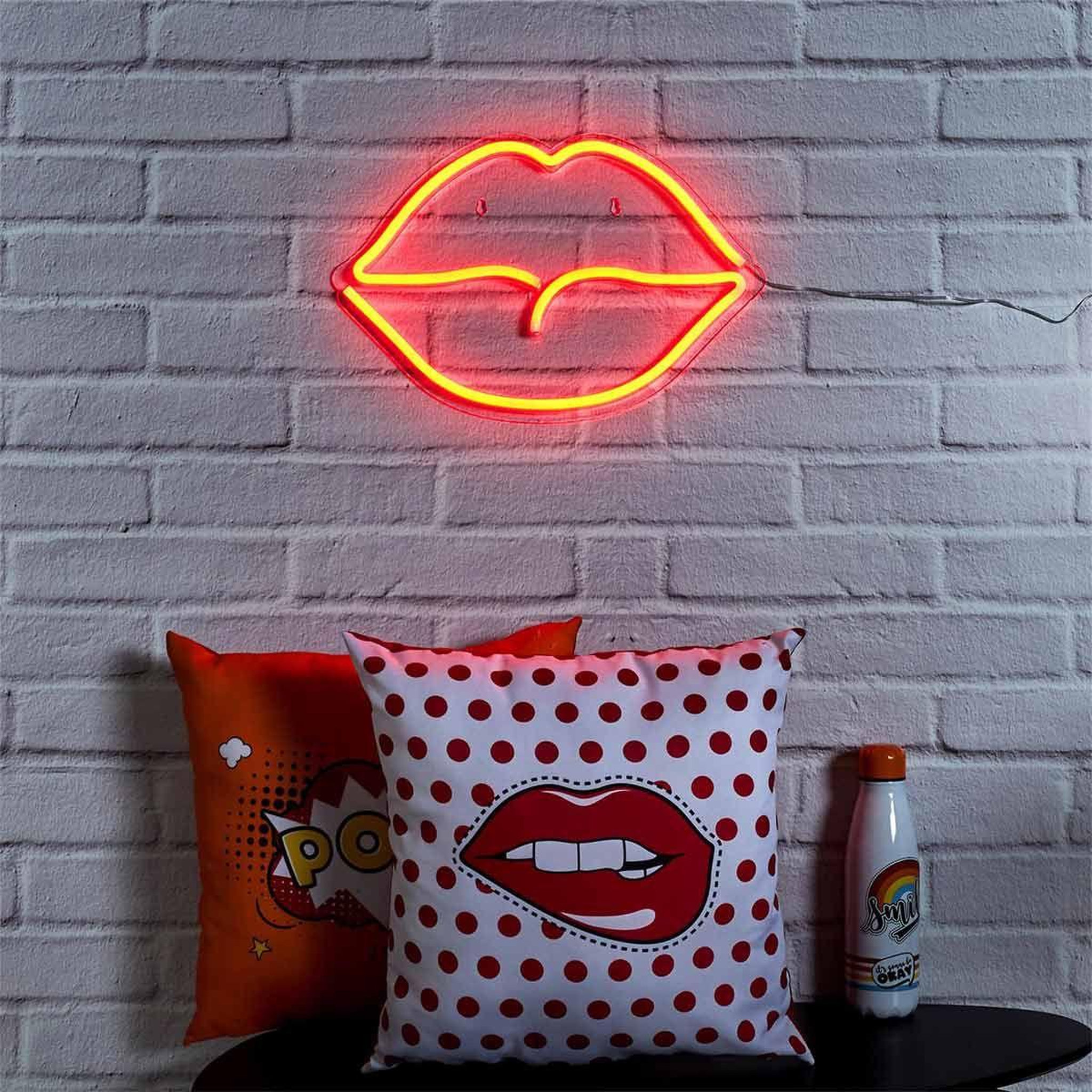 Voir la diapositive 4 : The Home Deco Factory Lampe design néon usb  bouche  42cm rouge