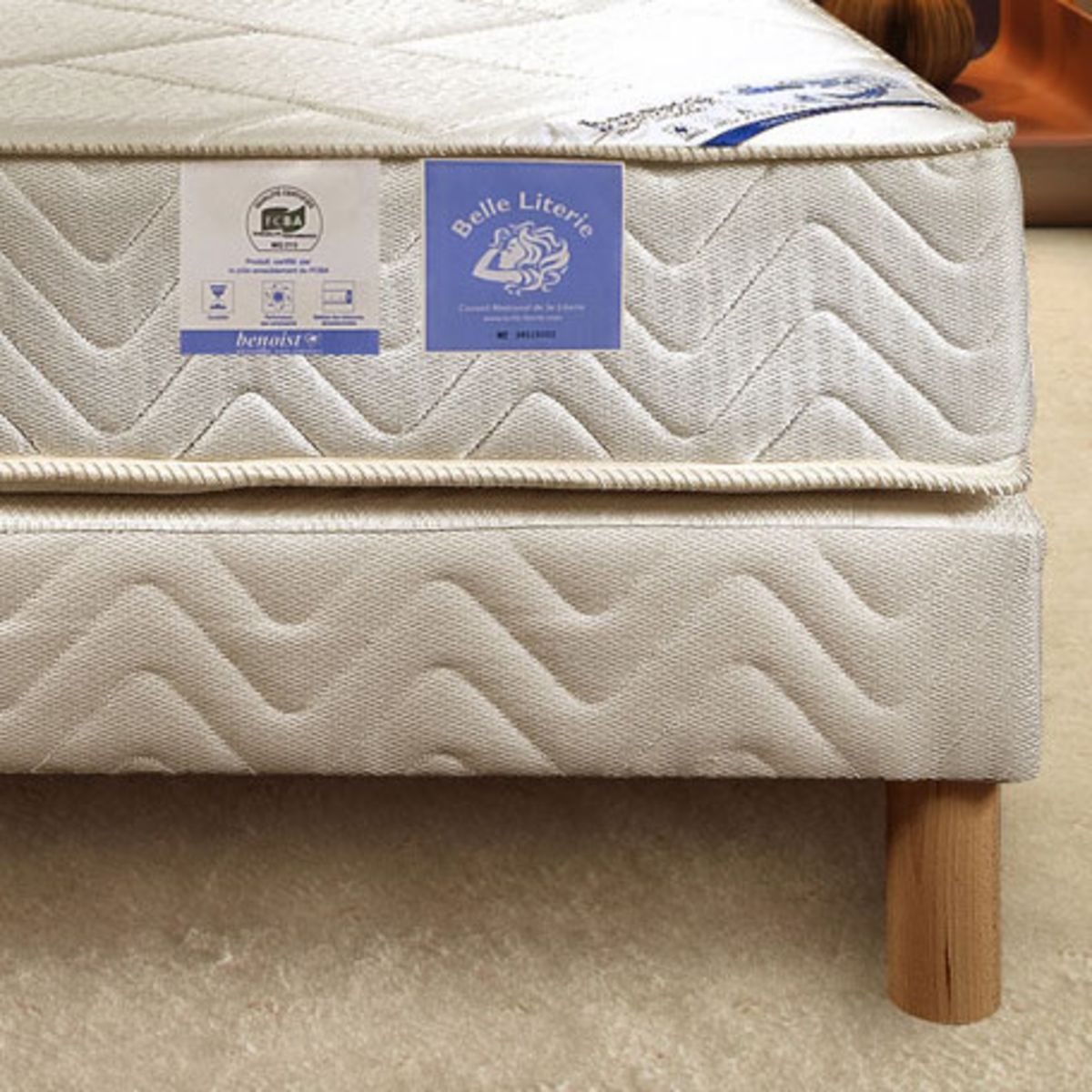 BELLE LITERIE BENOIST Matelas mousse HR mémoire de forme COSMO 140x190 cm + sommier FEROE + pieds