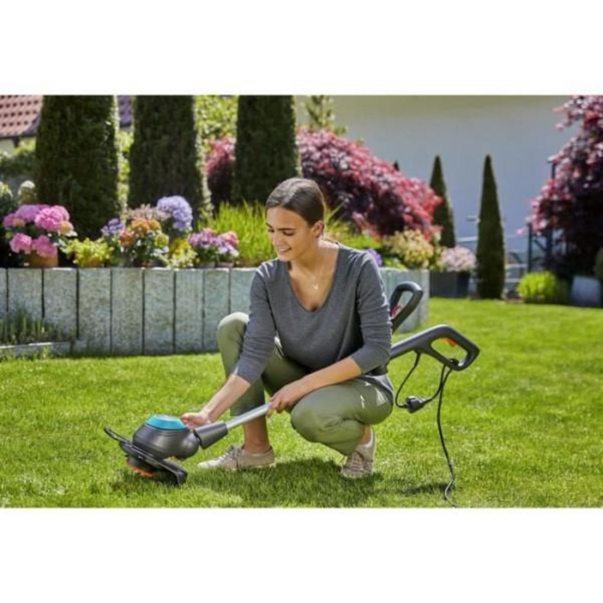 Gardena Coupe-bordure électrique - GARDENA - EasyCut 450/25 - 450W - 28 cm - Manche télescopique inclinable