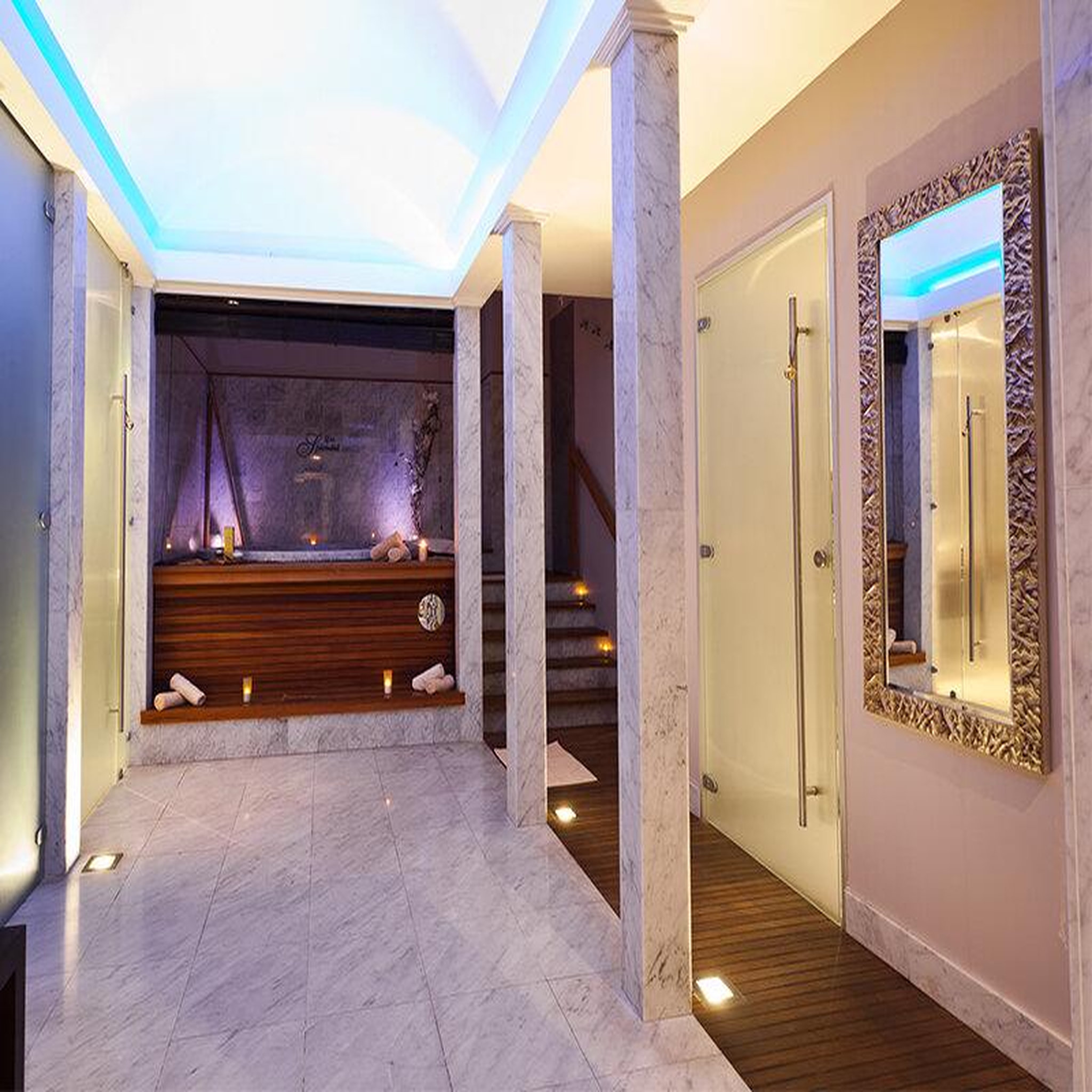 Voir la diapositive 3 : Smartbox 2 jours en hôtel 4* à nice avec accès à l'espace détente - coffret cadeau séjour