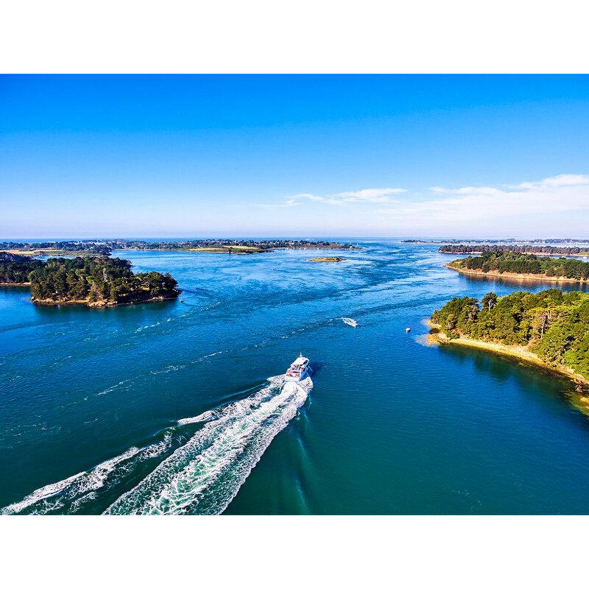 Smartbox Vol en hélicoptère de 20 min pour 2 personnes au-dessus de Vannes - Coffret Cadeau Sport & Aventure