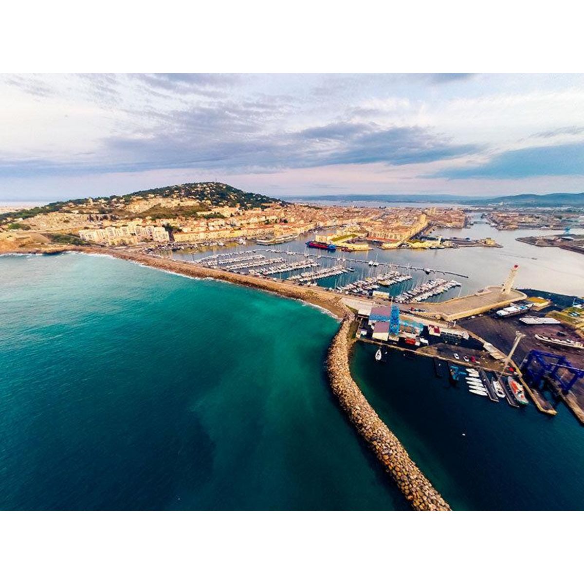 Smartbox Vol en hélicoptère de 20 min pour 2 personnes au-dessus de l'Étang de Thau - Coffret Cadeau Sport & Aventure