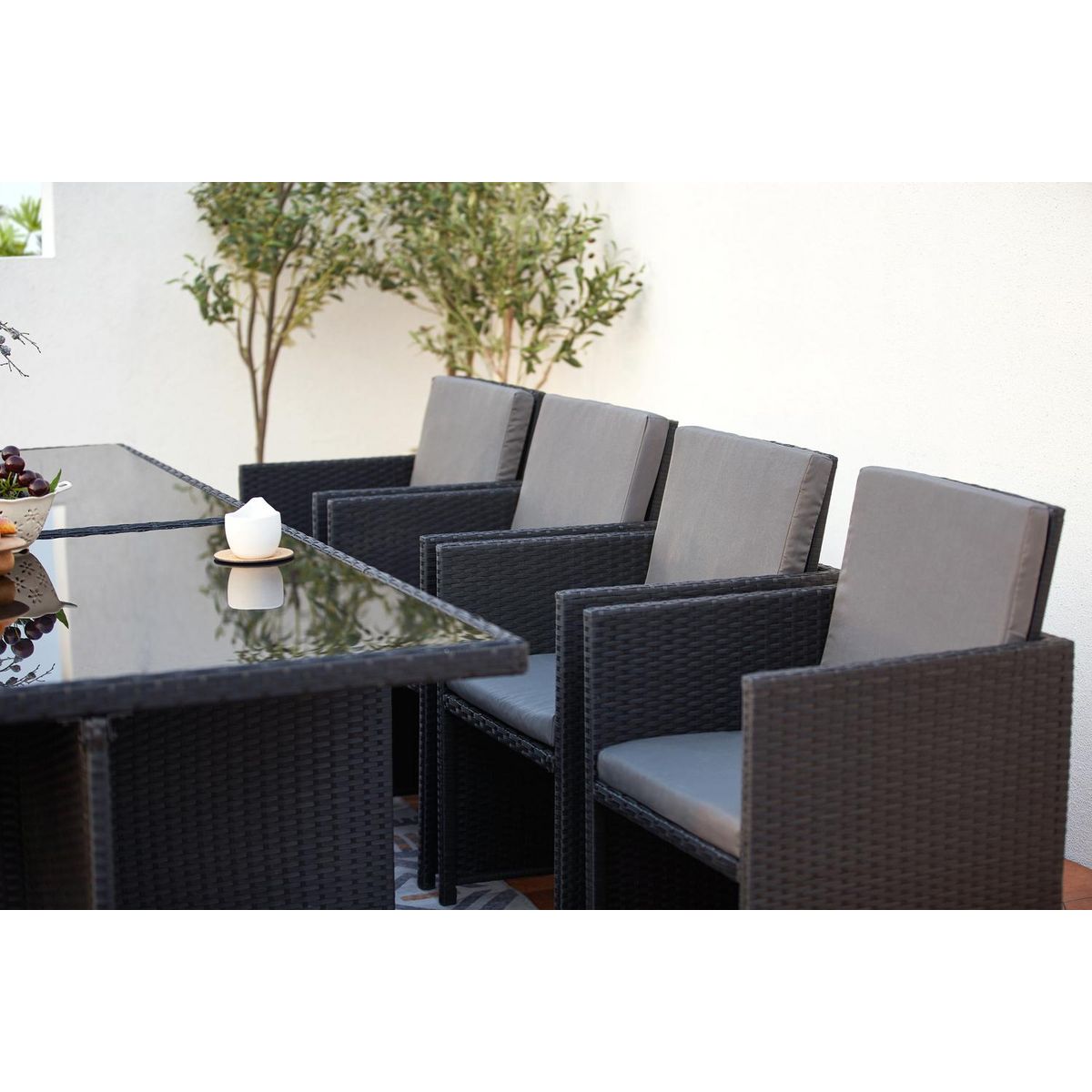 CONCEPT USINE Table et chaises 12 places encastrables en résine noir-gris MONACO