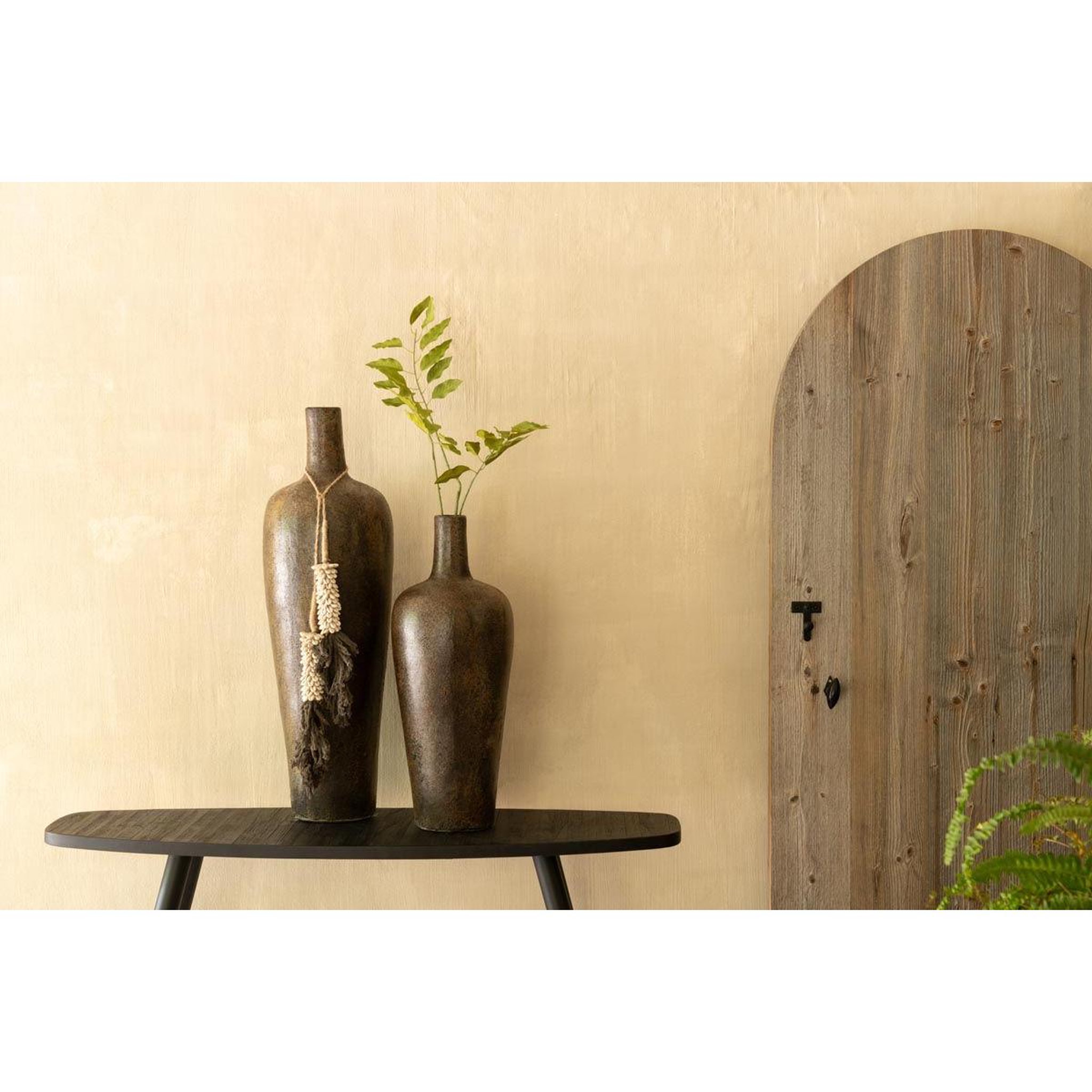 Voir la diapositive 5 : J-LINE Vase déco en ciment  victor  80cm marron