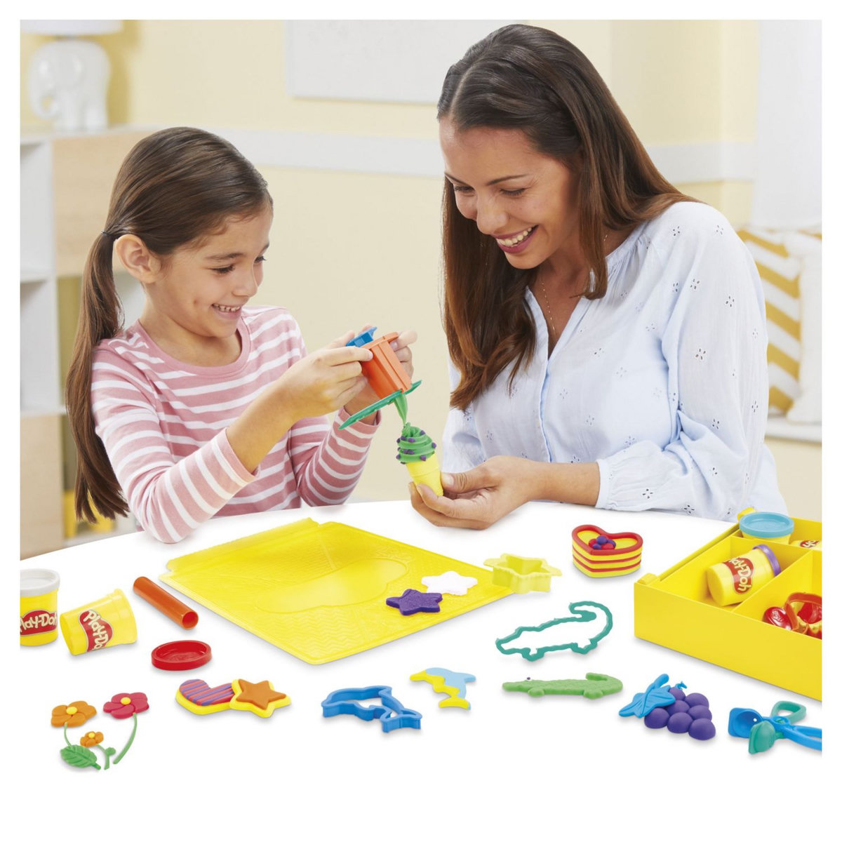 HASBRO Play-Doh Super Boite à accessoires et 8 pots de pâte à modeler