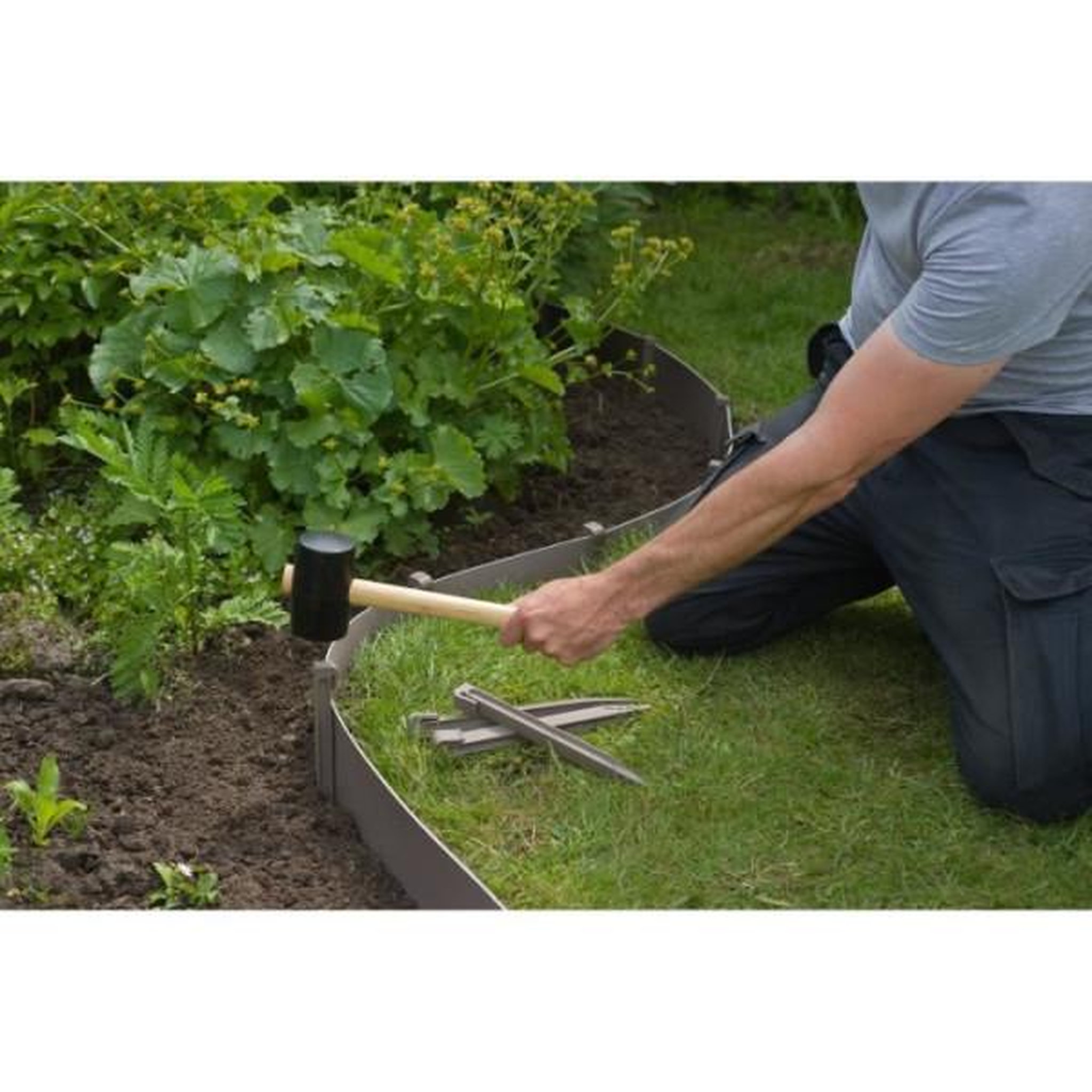Voir la diapositive 3 : NATURE Ancres pour bordure de jardin en polypropylene - NATURE - H26,7 x 1,9 x 1,8 cm - Beige taupe